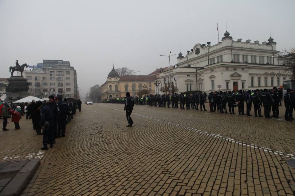 Хиляди полицаи чакаха напразно протест