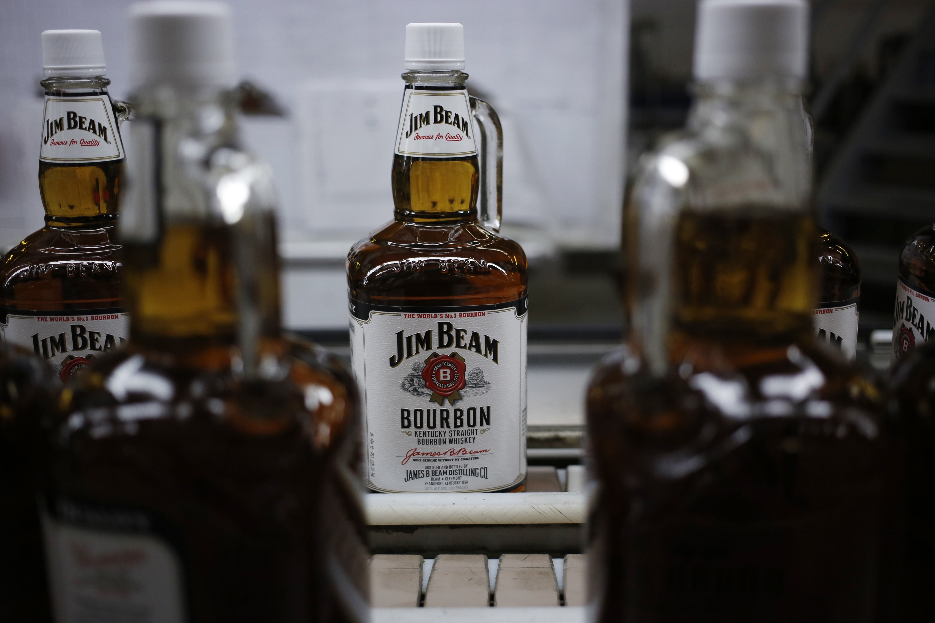 Японци купуват производителя на Jim Beam за $16 млрд.