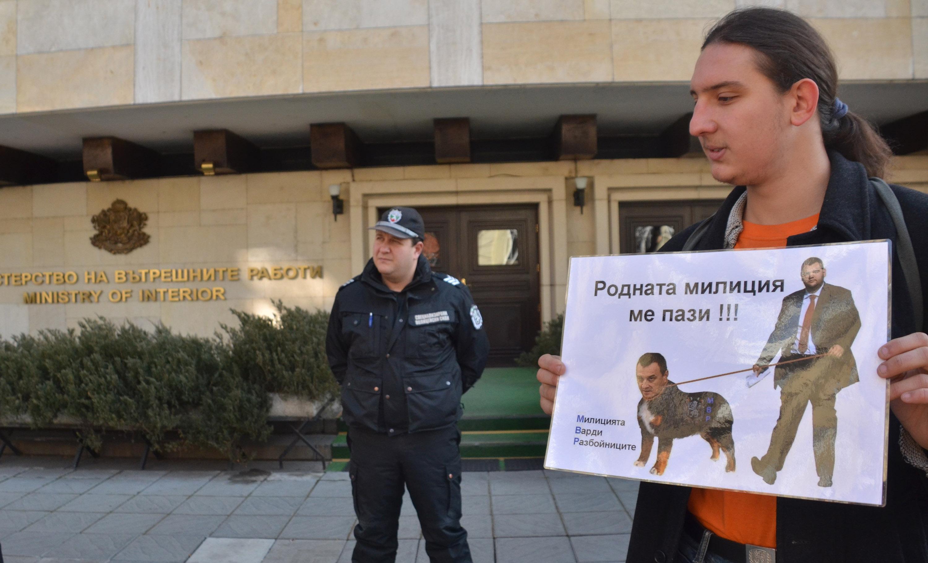 ”Ранобудните студенти” искат оставка на Йовчев