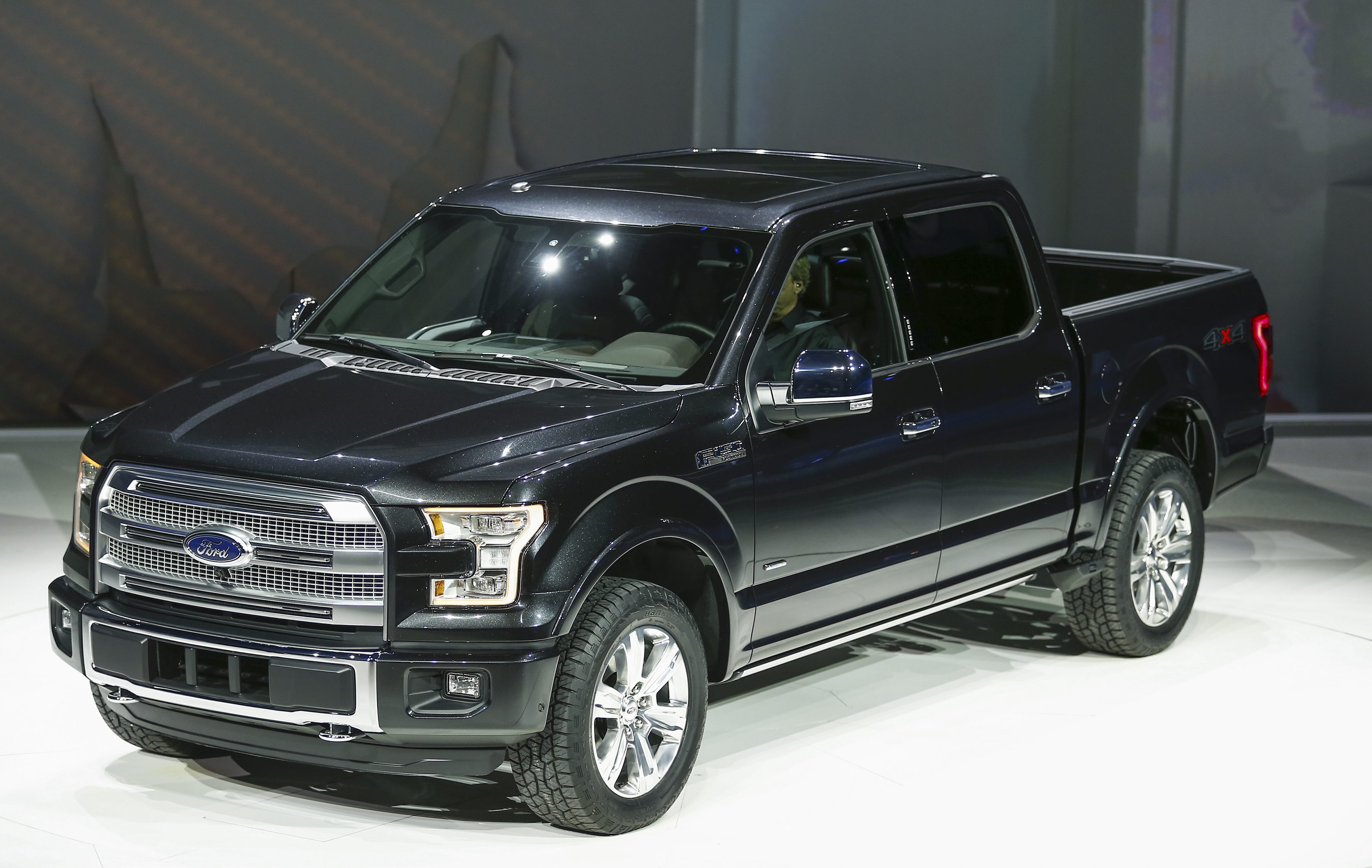 Ford F-150 олекна с 317 кг (видео)