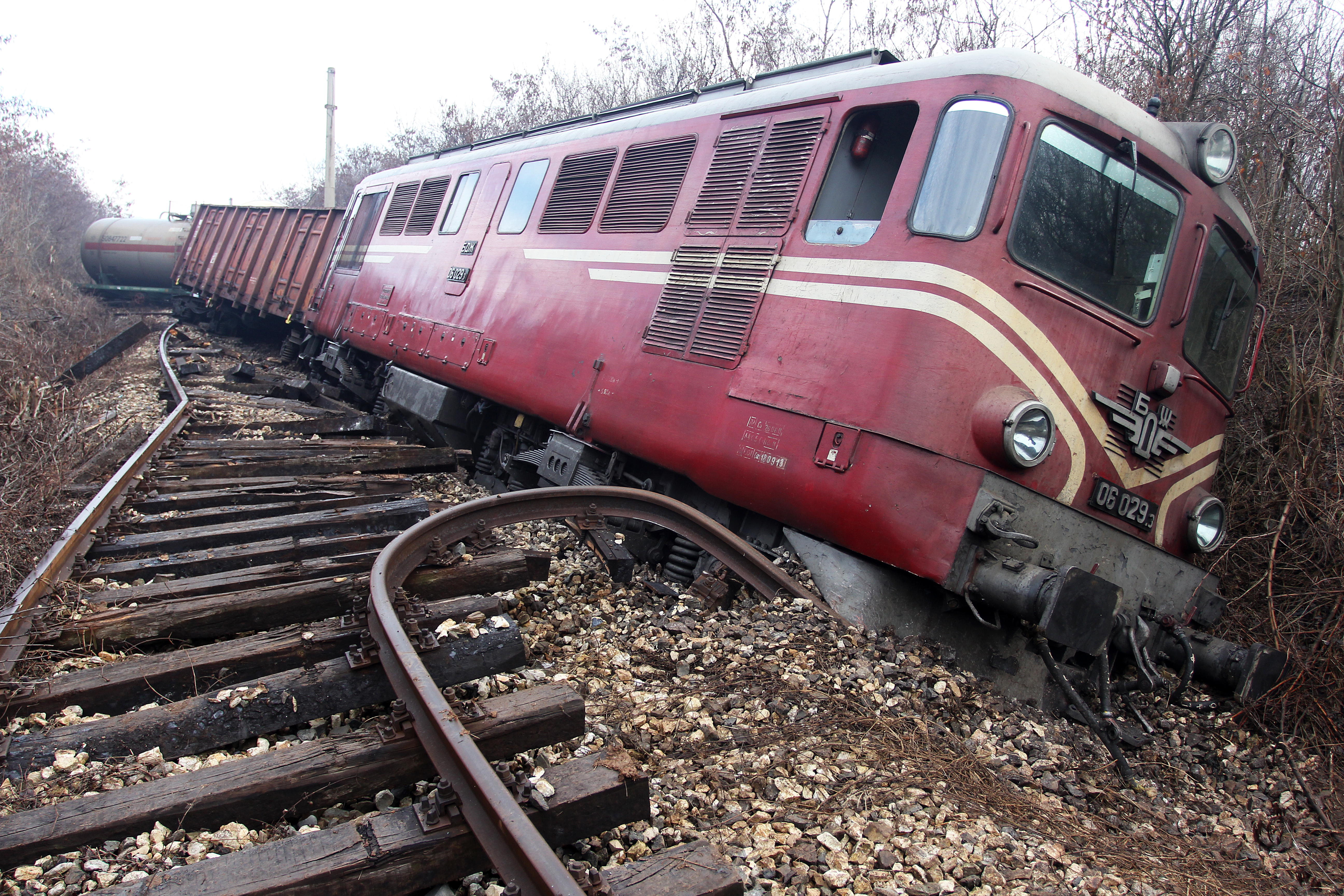 Като по чудо при катастрофата в събота машинистите се спасиха без наранявания