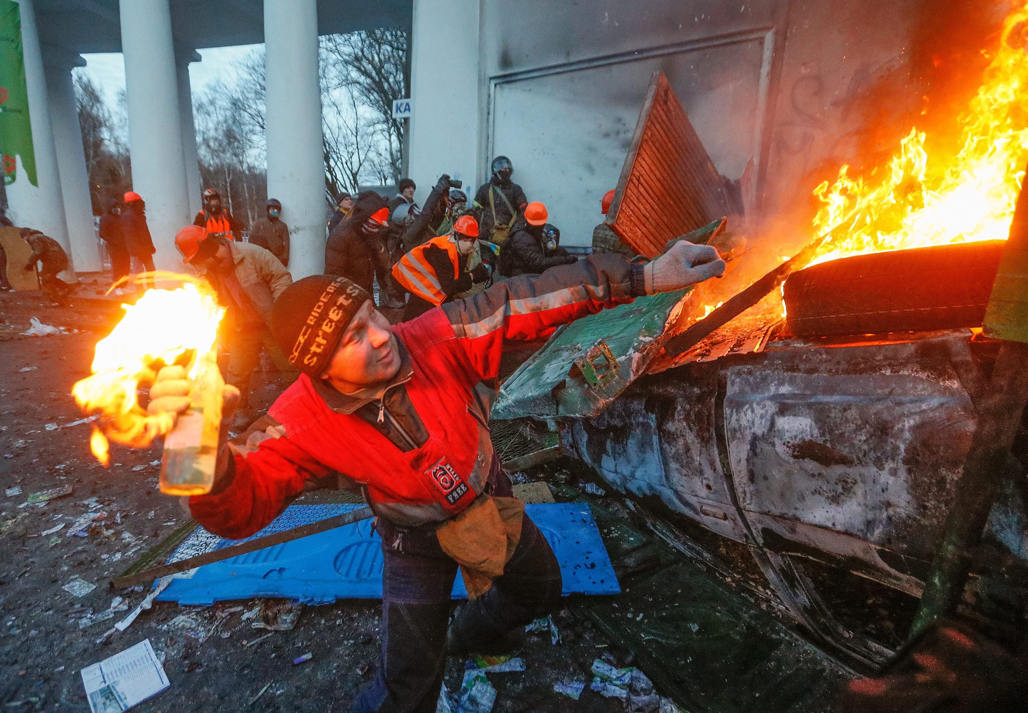 Жестоко насилие в Киев, над 100 души ранени