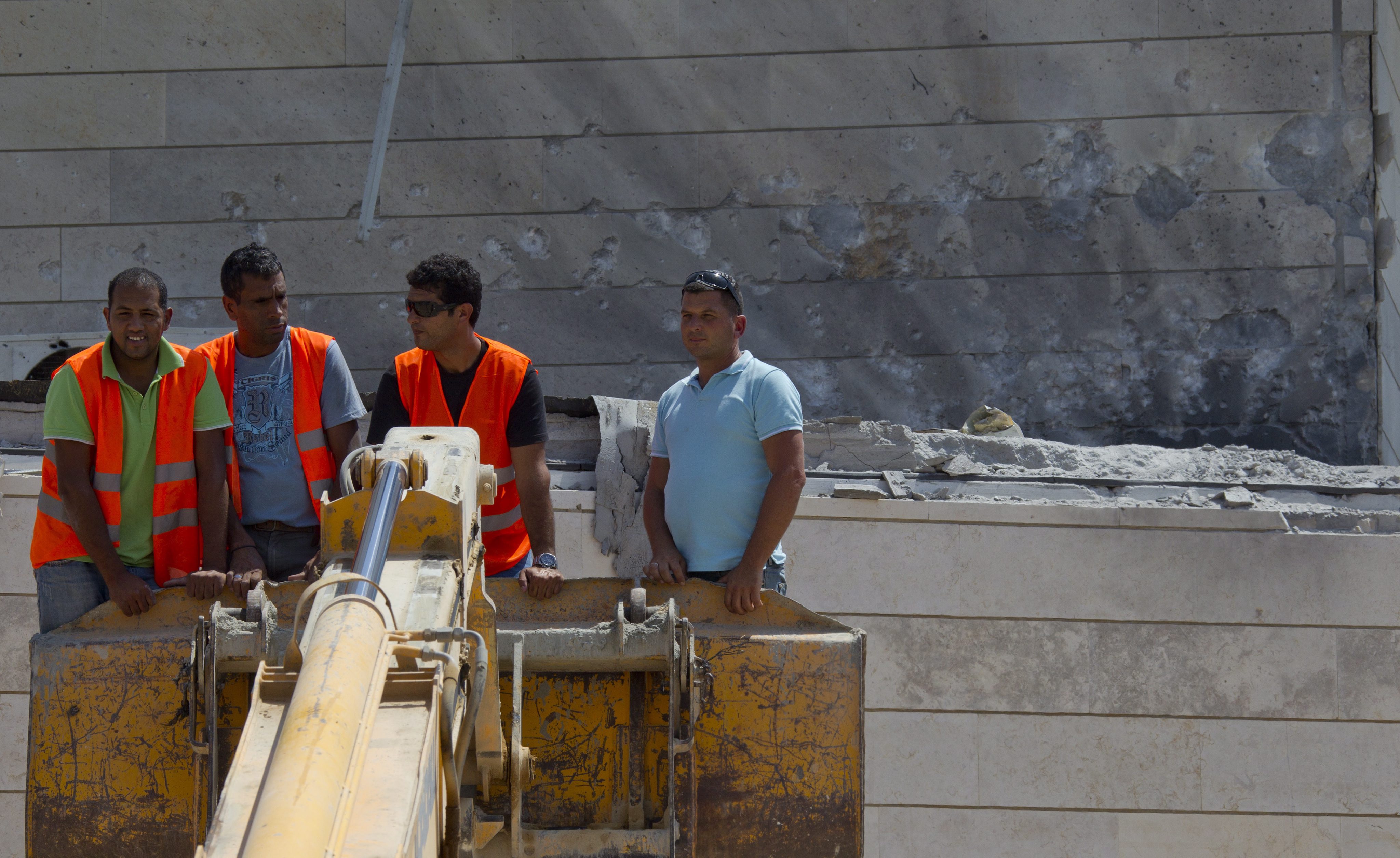 Български строители под ракетен обстрел в Израел