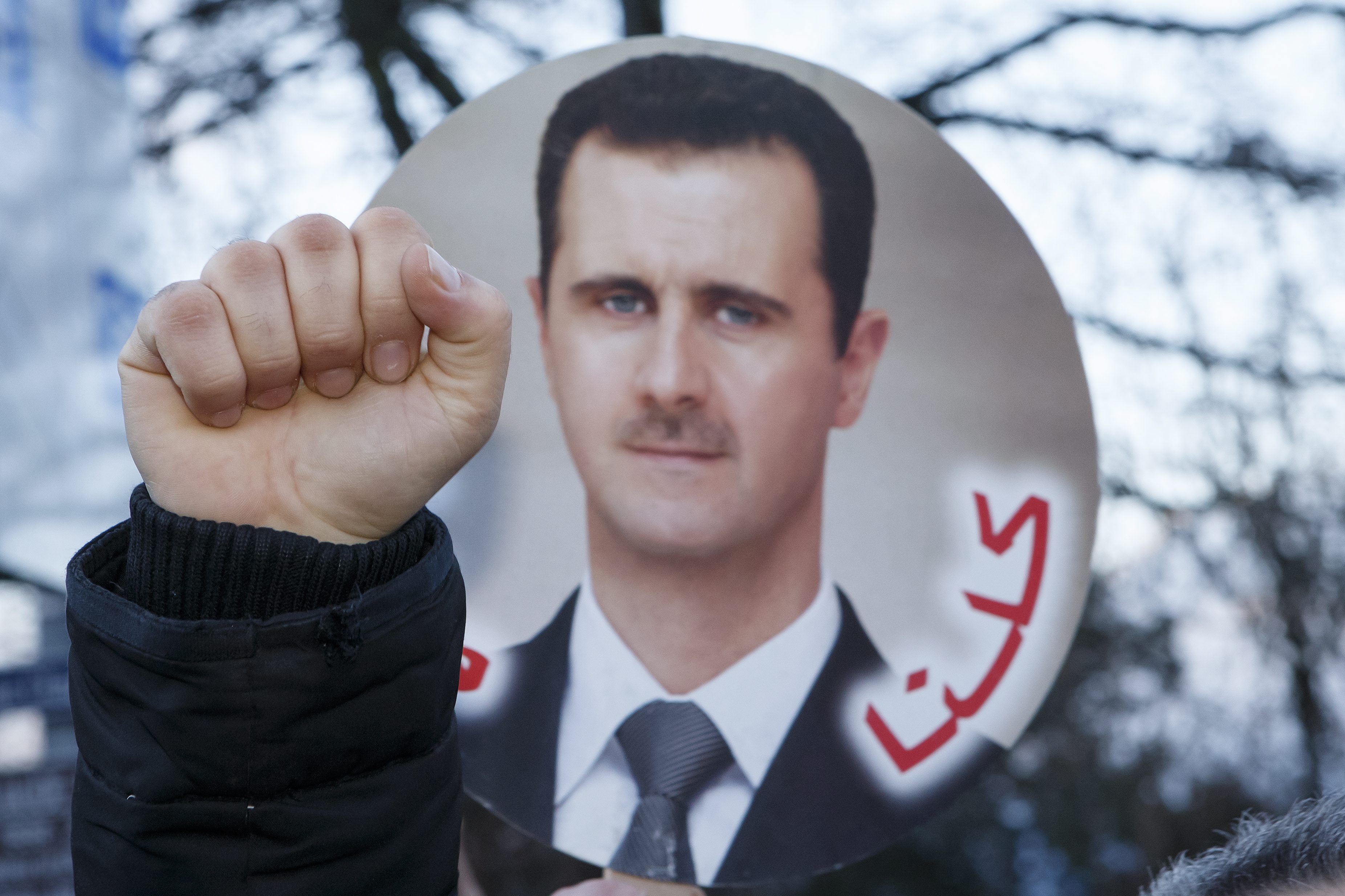 Сирийски министър: Башар Асад няма да си ходи
