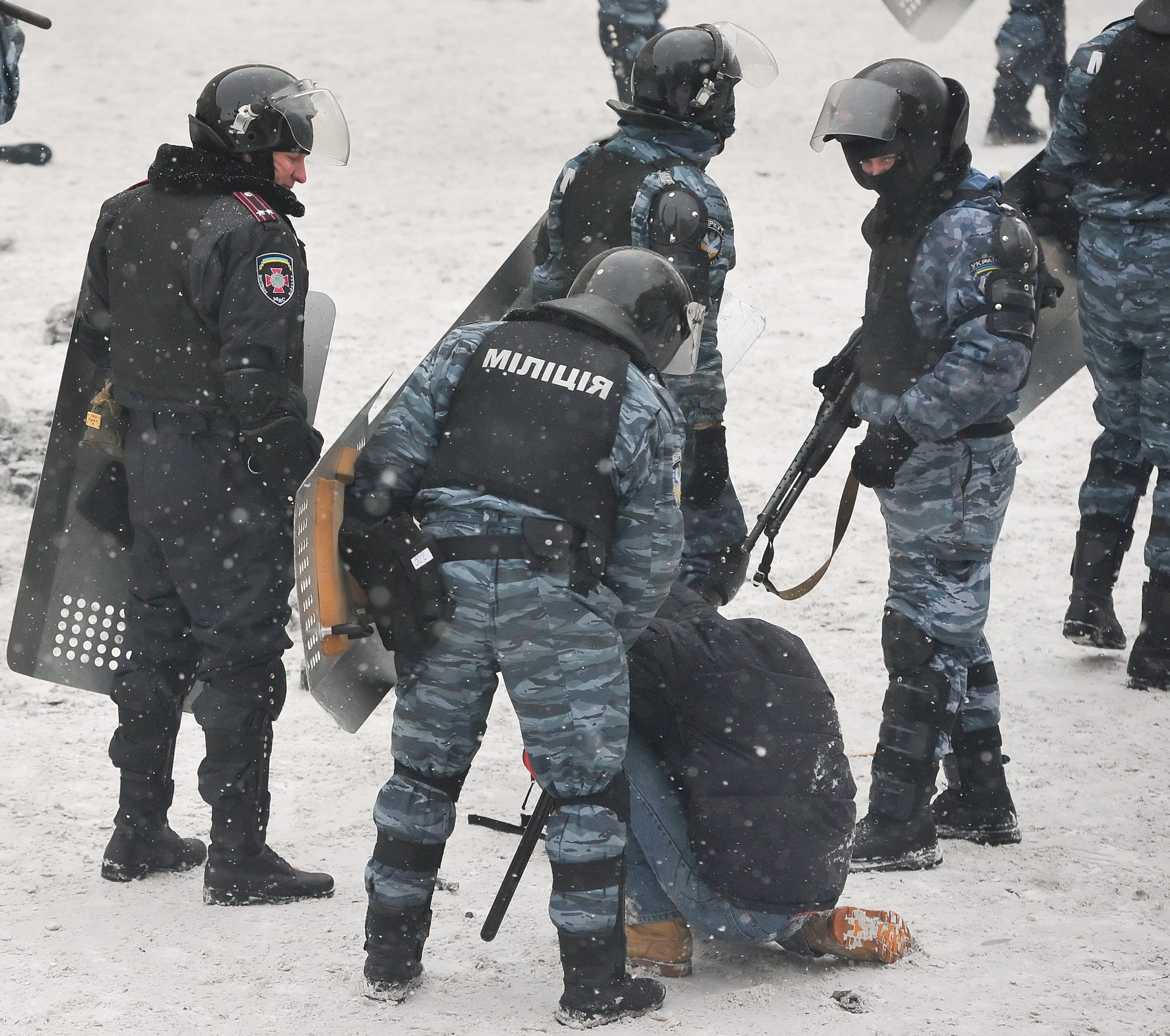 Временно примирие между властта и опозицията в Украйна