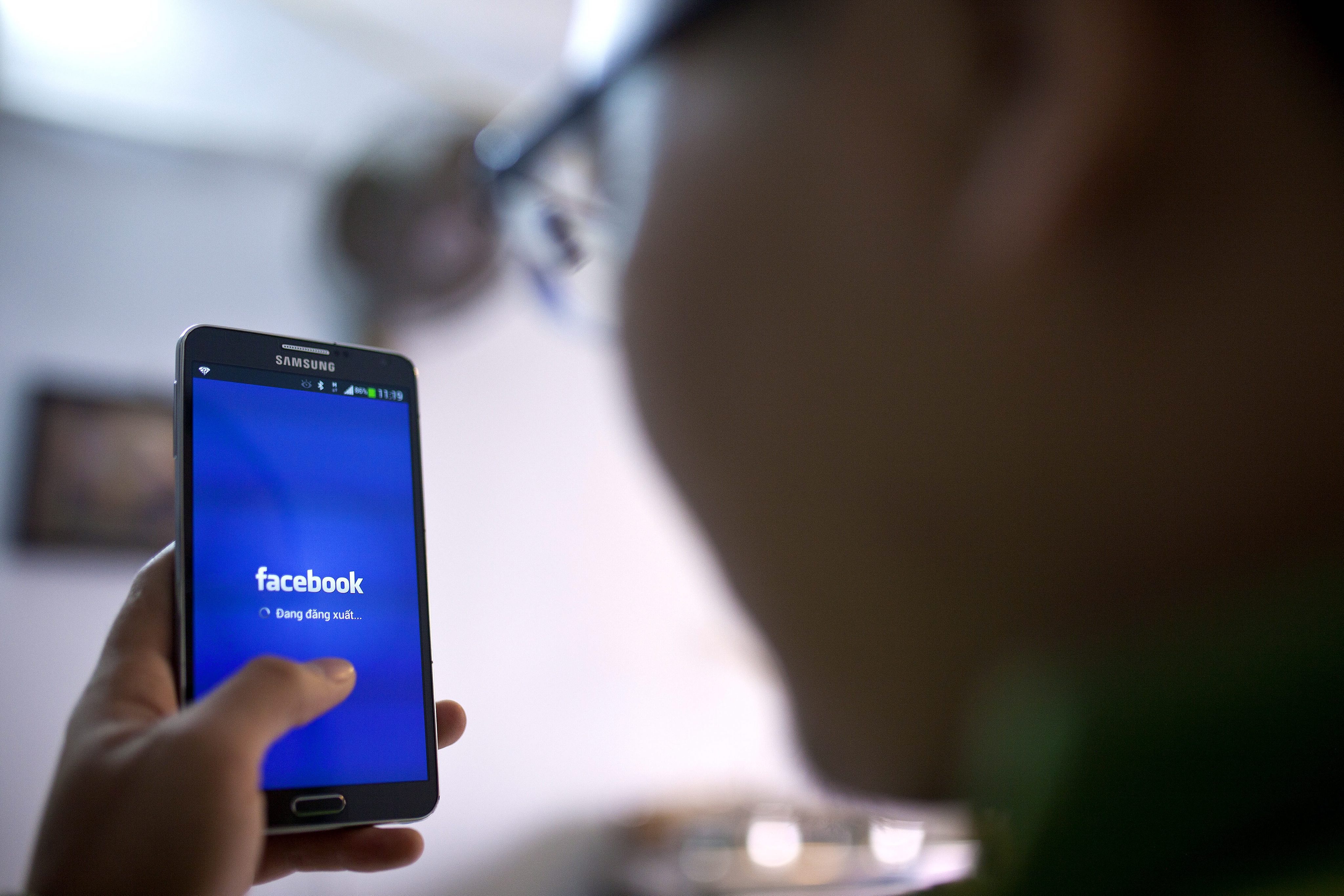 Facebook ще ”подслушва” от телефона
