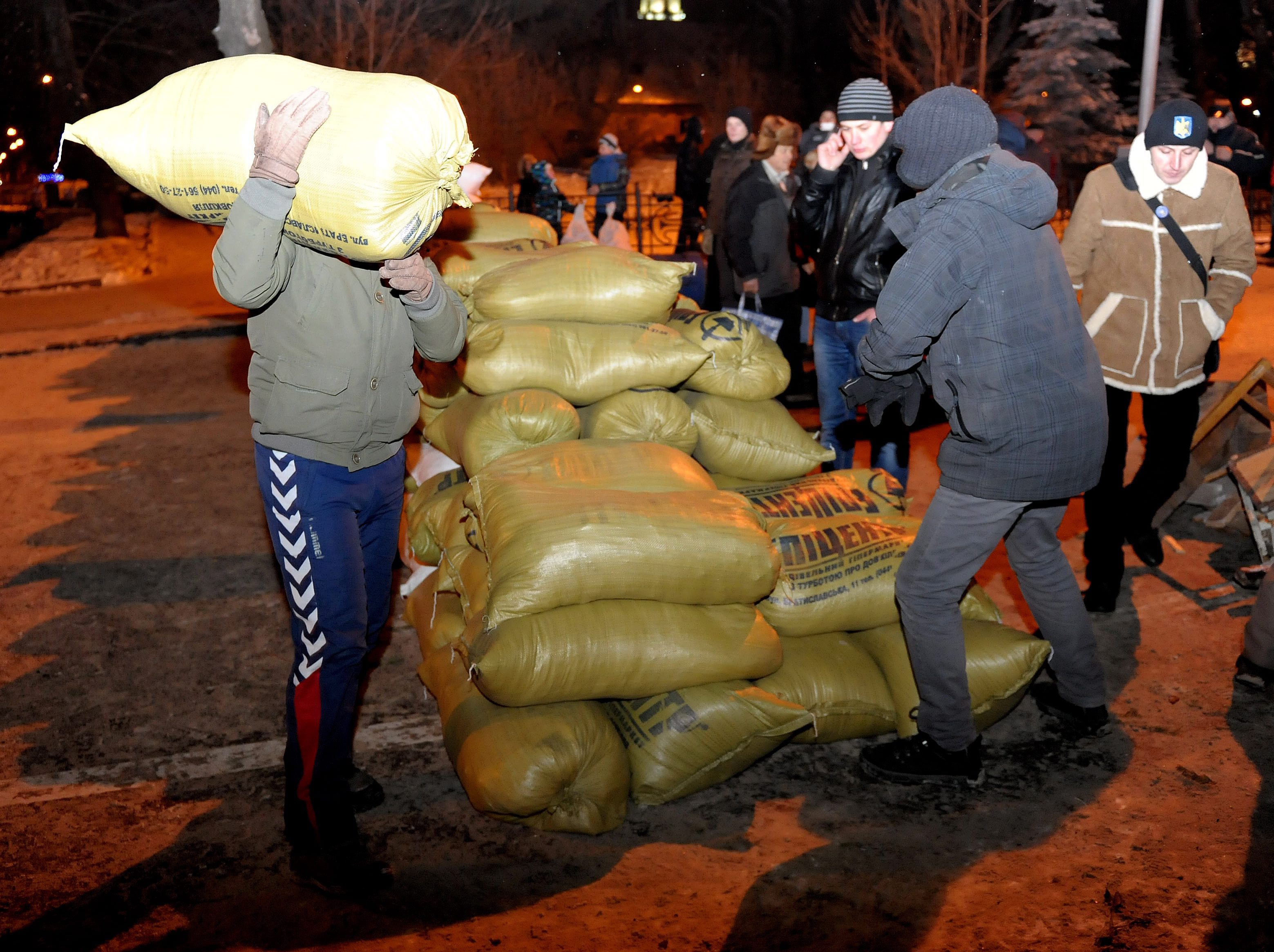 Изграждане на барикада в Лвов