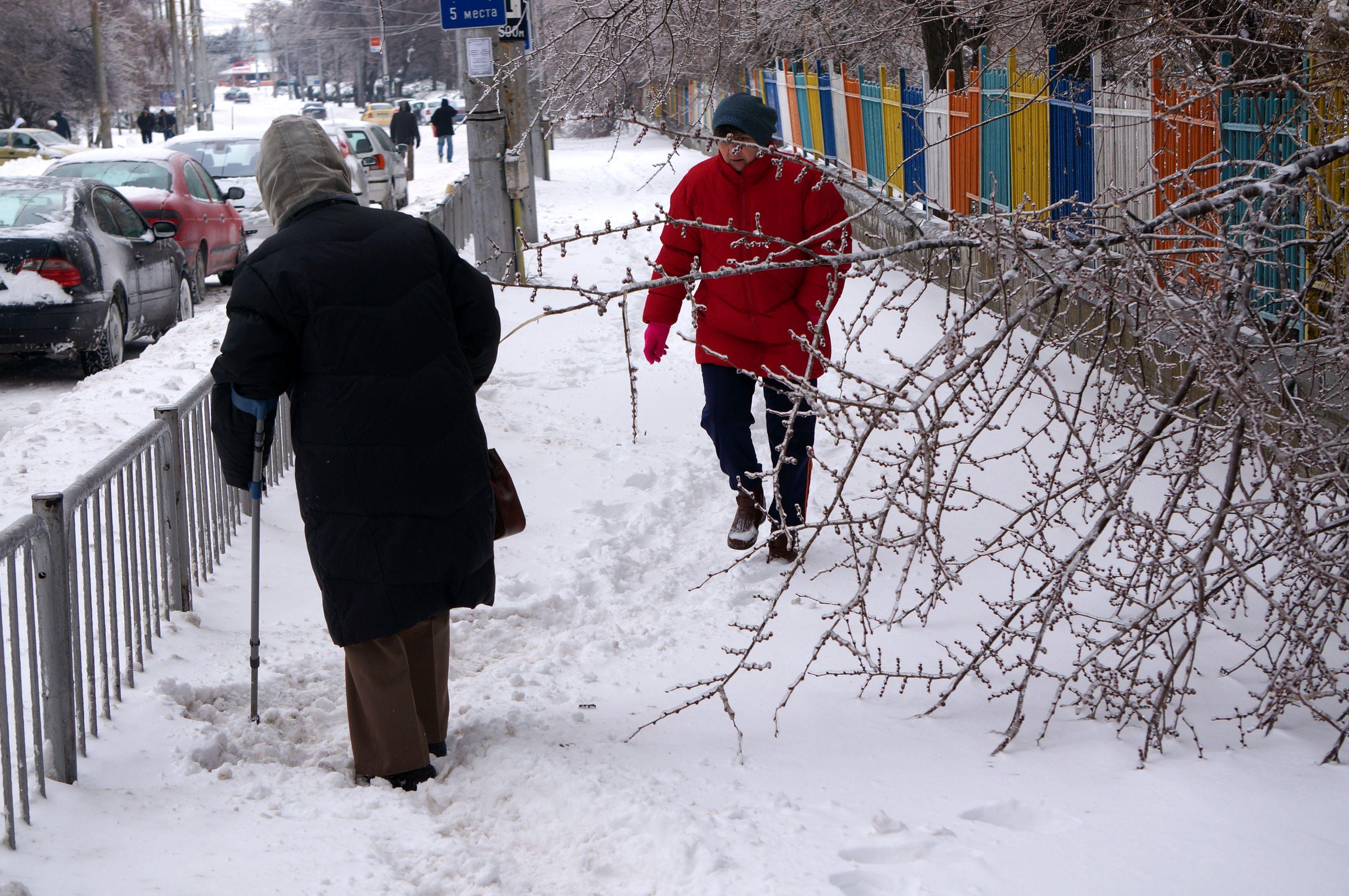 Поне още седмица ще продължат проблемите, създавани от зимата