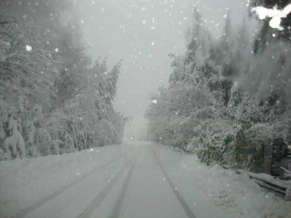 Над 15 см сняг на Беклемето, пътищата почистени