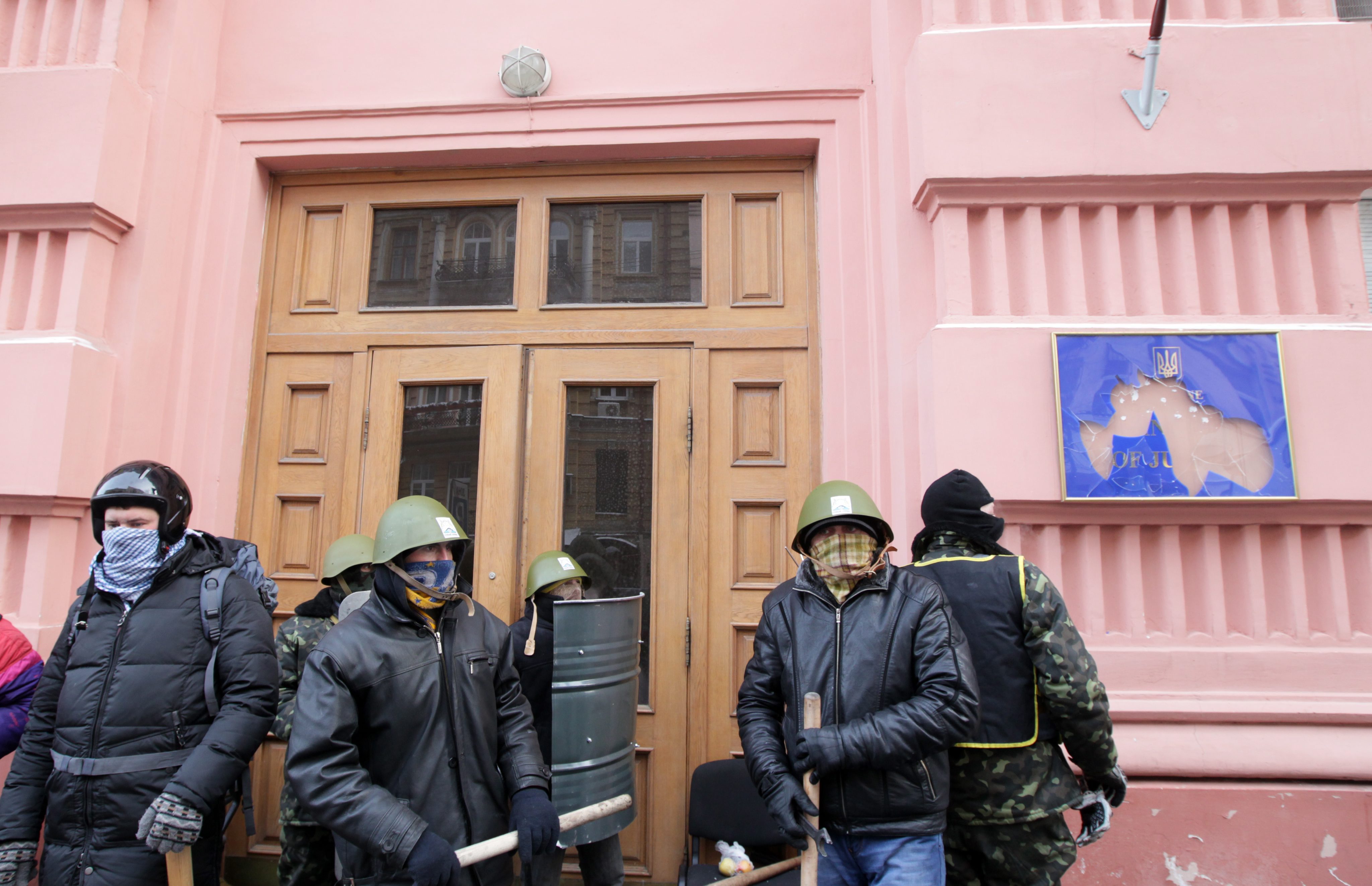 Протестиращите в Киев превзеха Министерството на правосъдието