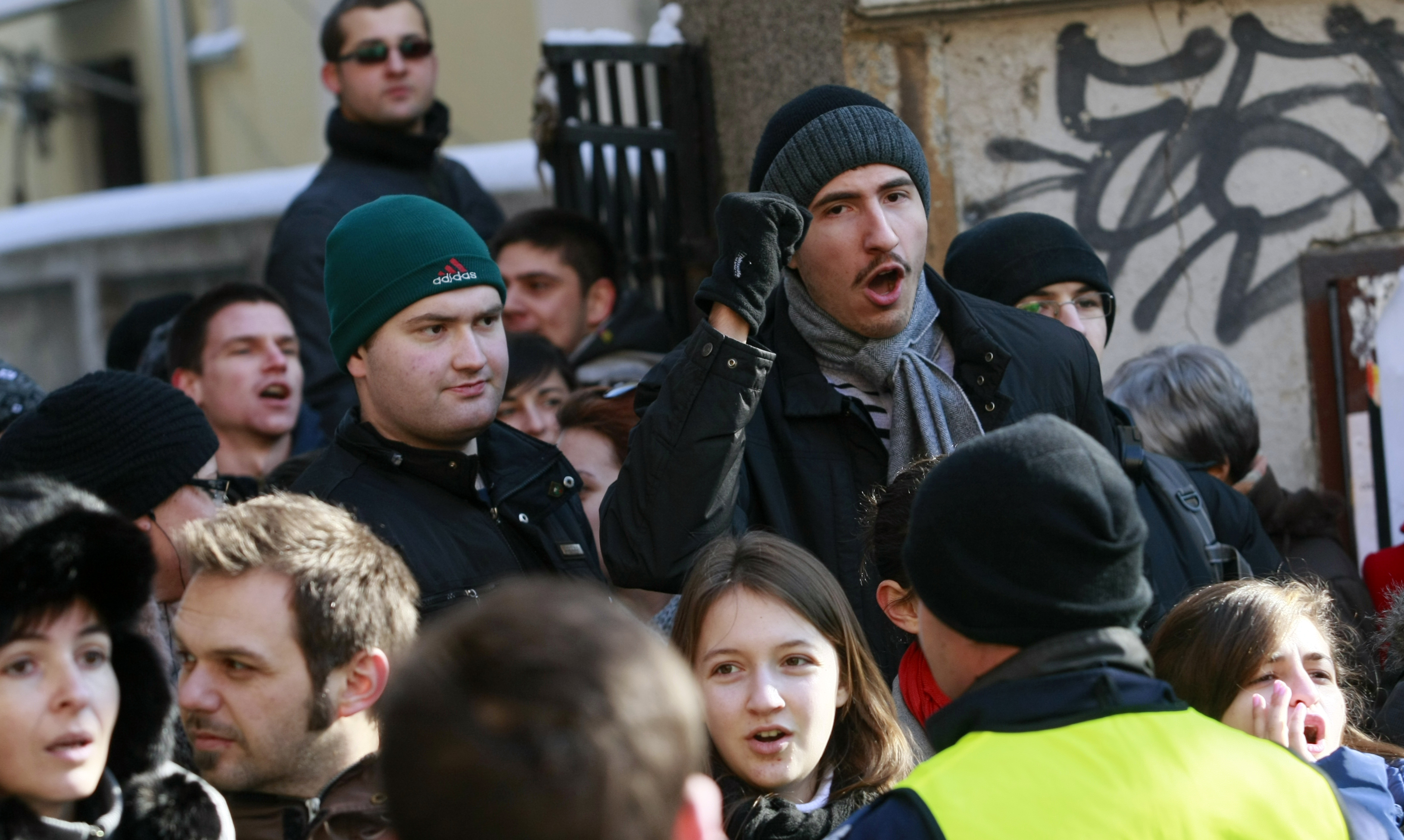 Преподаватели и студенти протестират