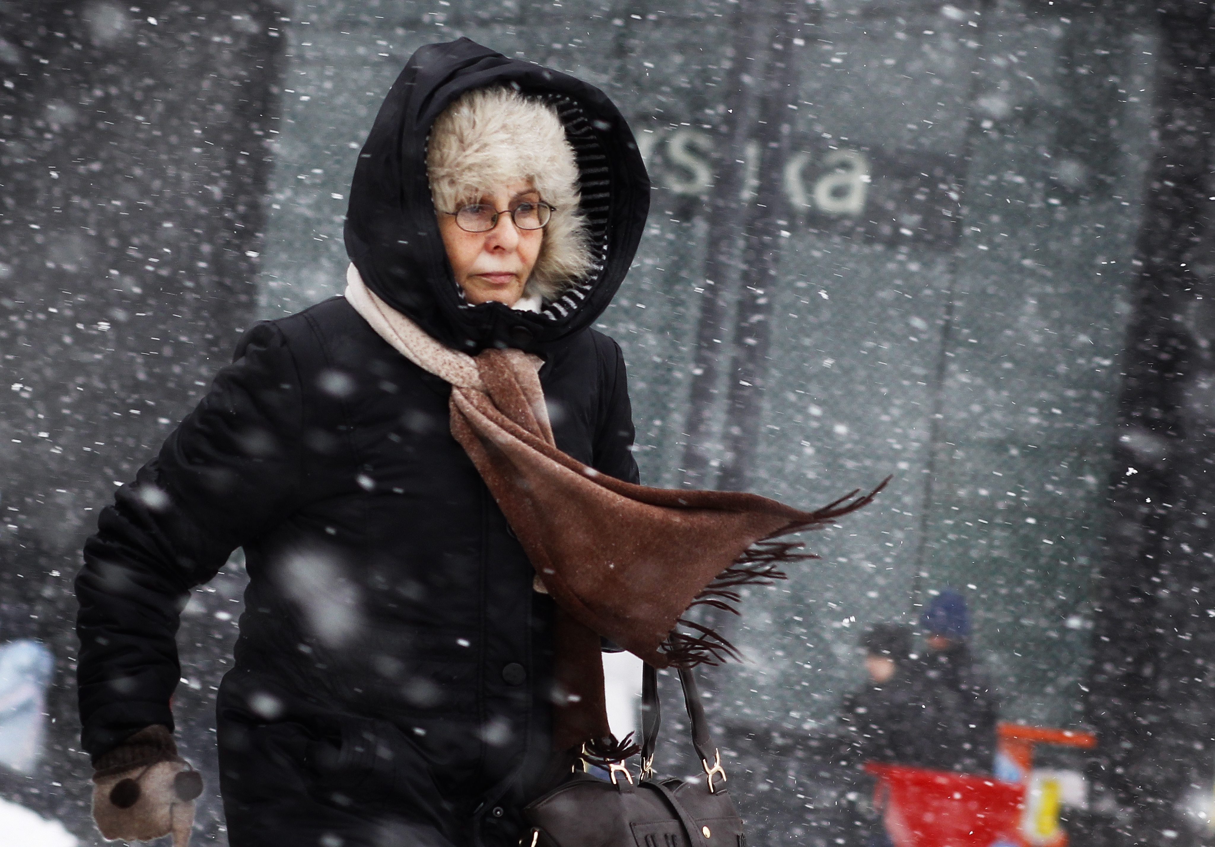 Зимата взе жертви в Румъния и Полша (снимки)