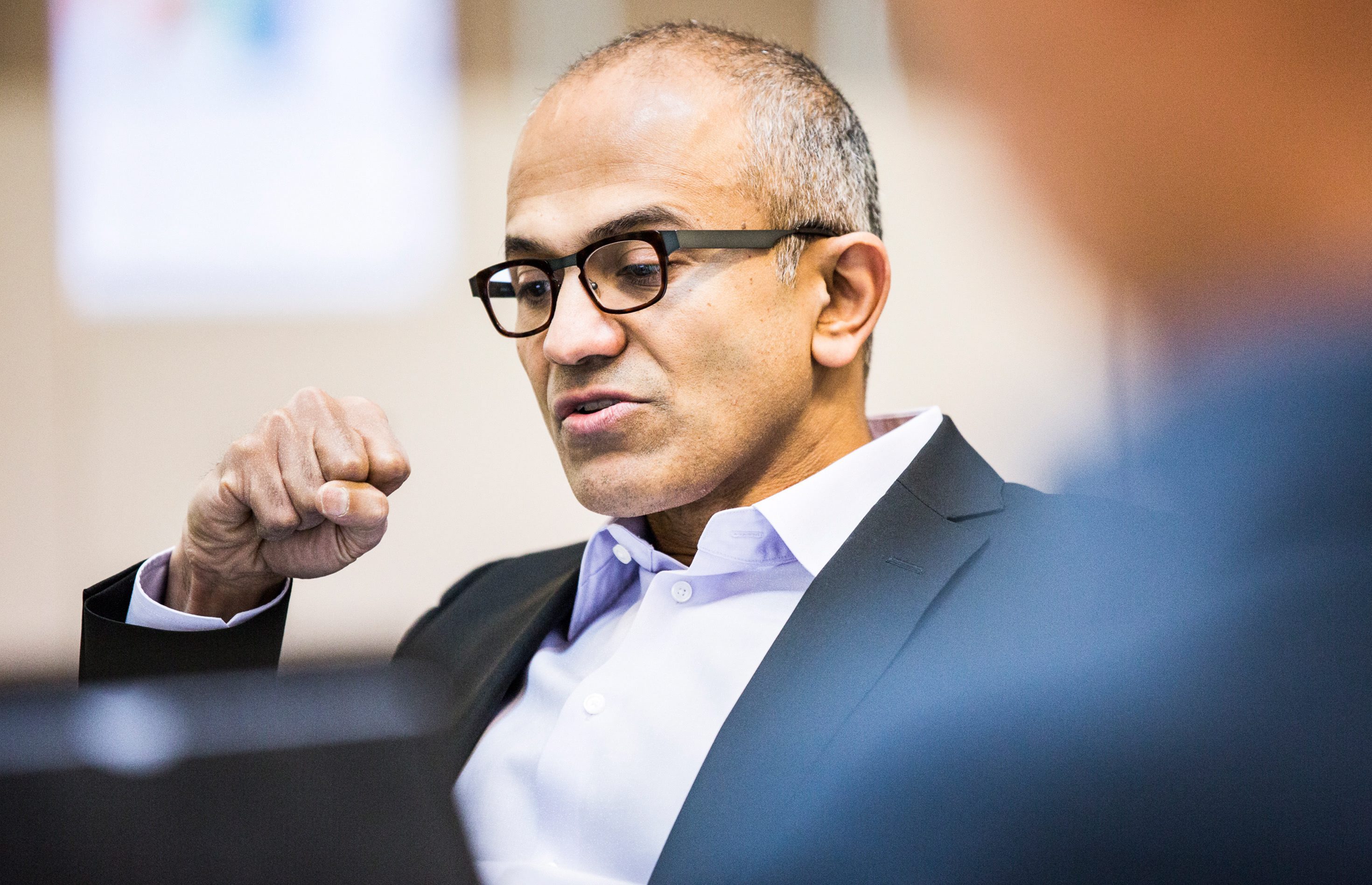 Шефът на Microsoft се извини на жените