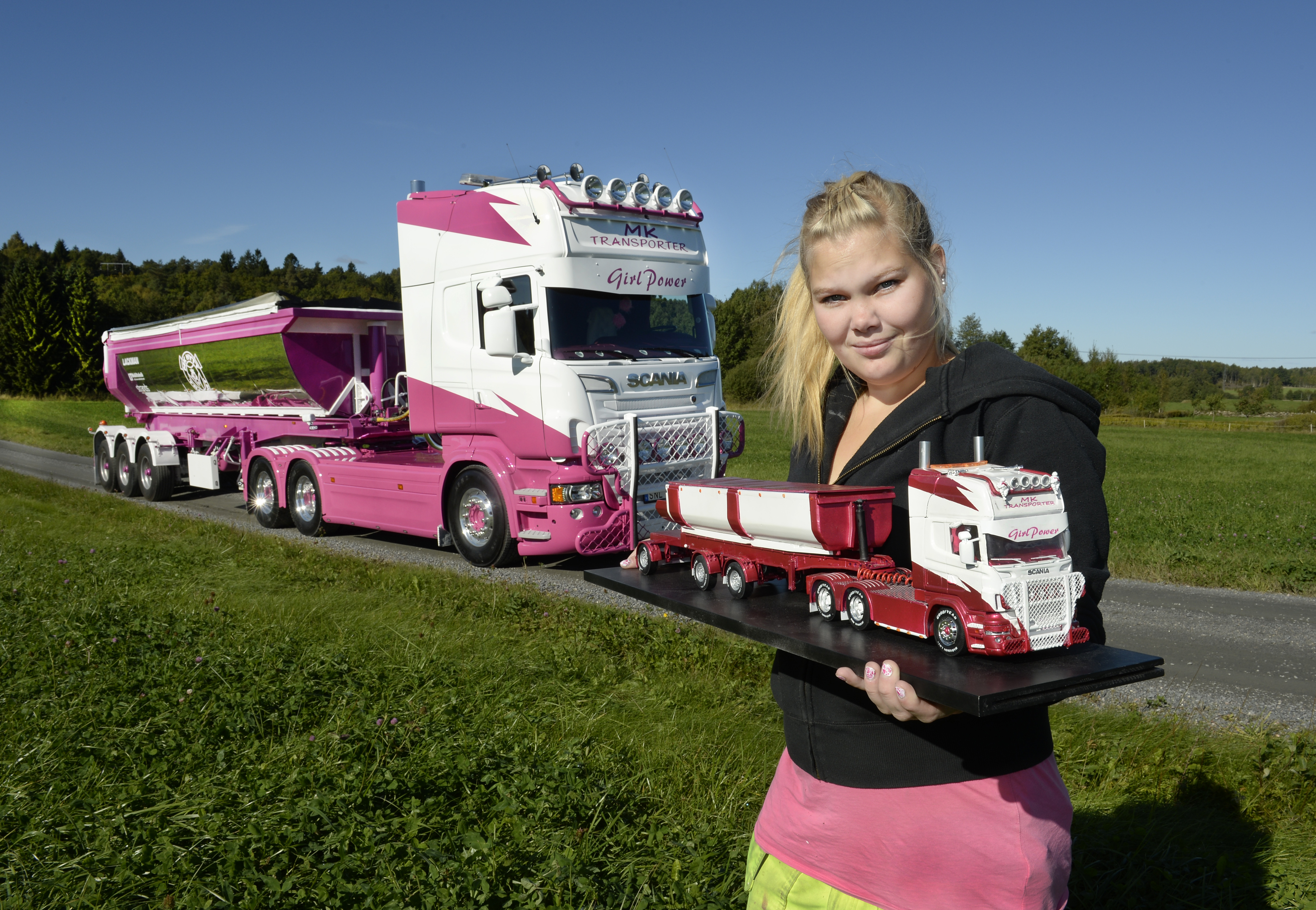 Шведка сбъдна мечтата си - Бяло-розов Scania R 560