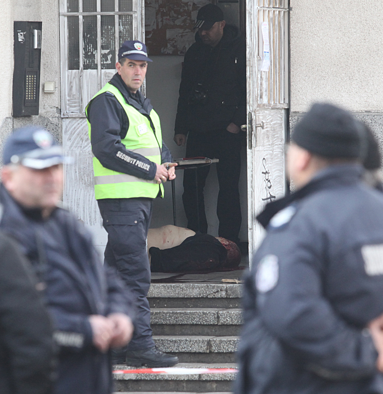 Убийство на мъж под домашен арест