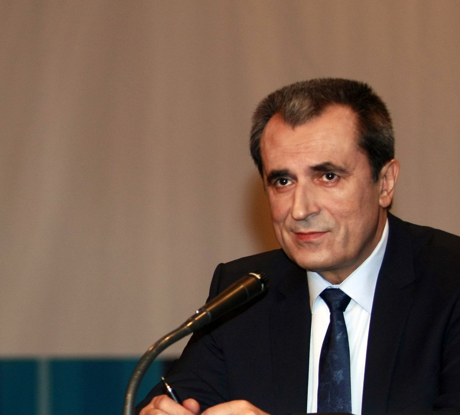 Орешарски: Без данъчни промени и без държавна индустрия