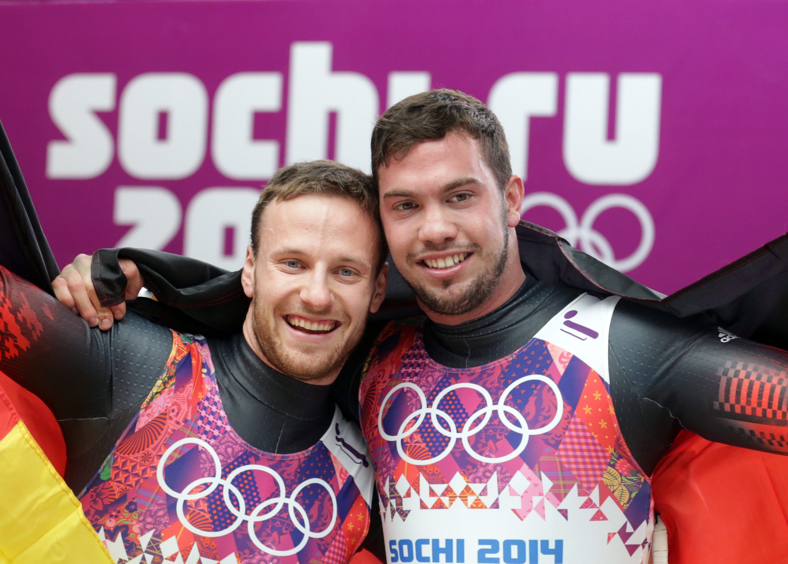 Германци станаха олимпийски шампиони на двуместна шейна