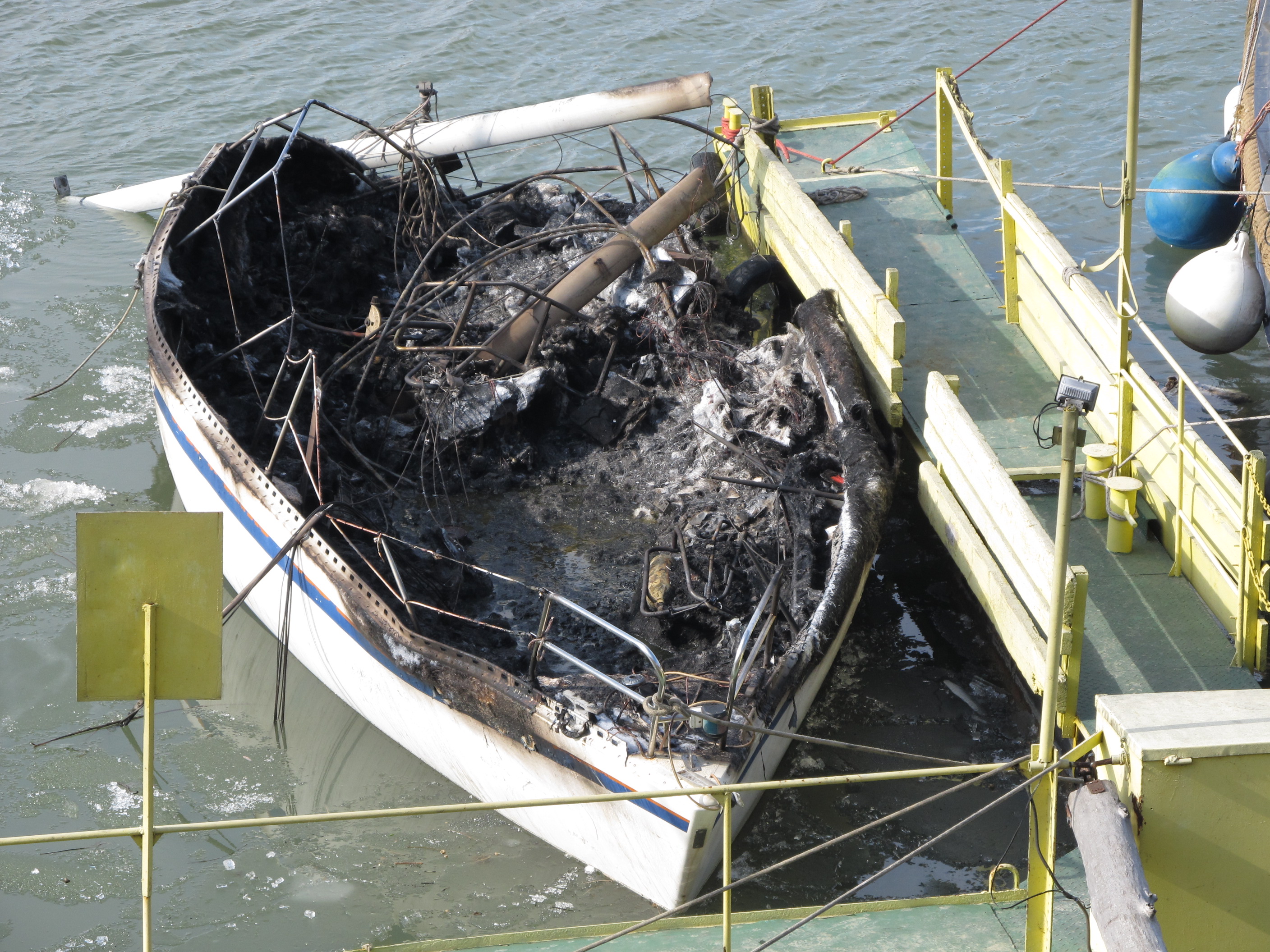 Няма други засегнати от пожара яхти