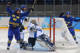 Скандинавската хокейна битка прати Швеция на полуфинал