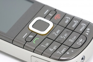 Мобилните оператори губят милиони клиенти с таксите за роуминг