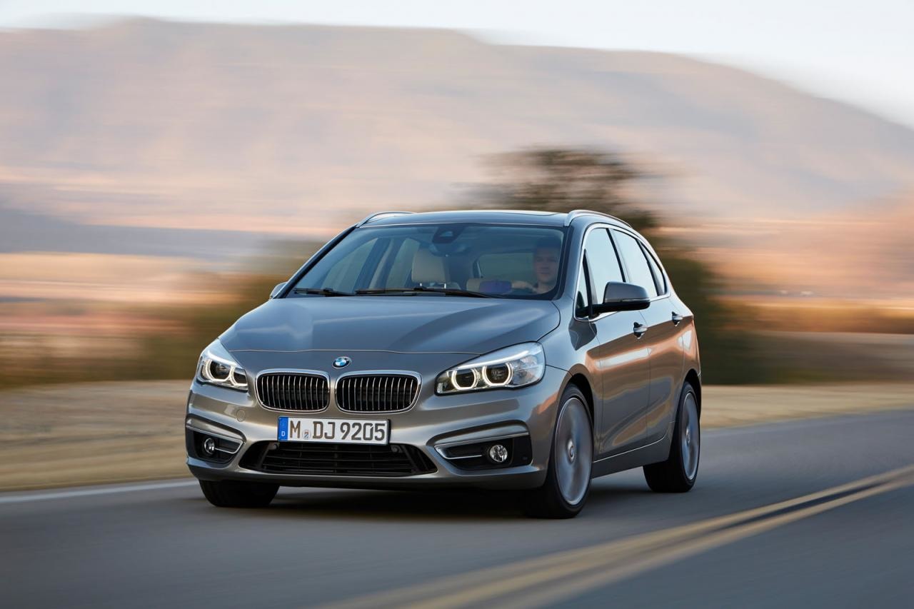 BMW пусна официални снимки на 2 Active Tourer (видео)