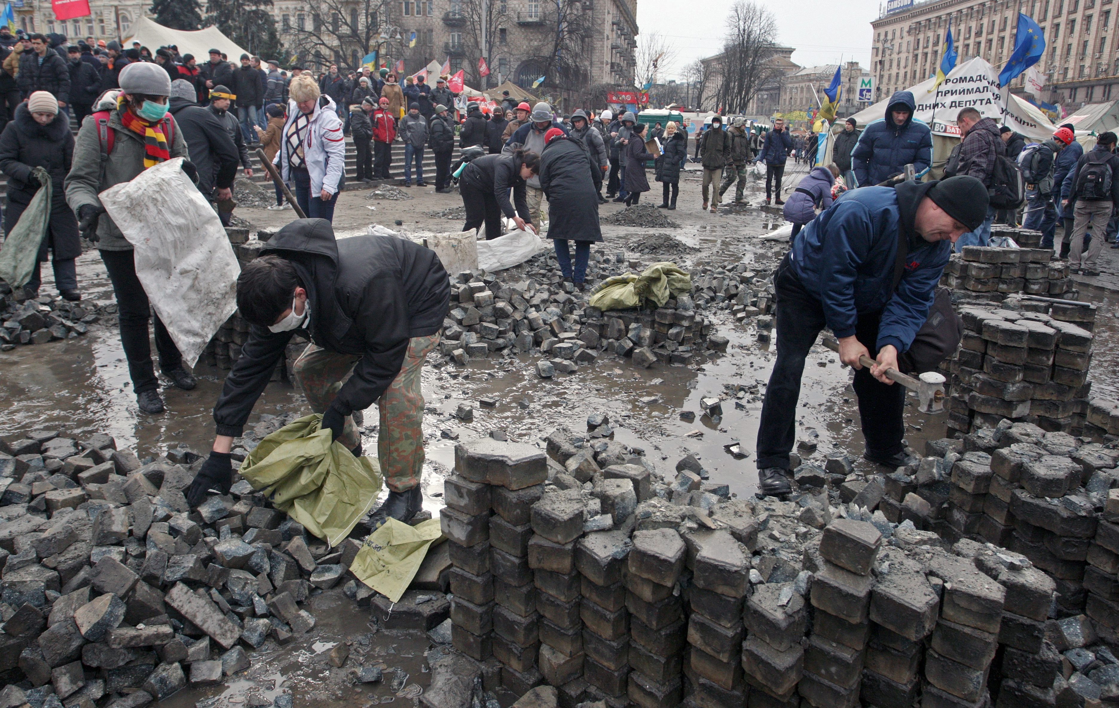 Слезы майдана. Майдан 2014 редкие кадры. Пенсионеры Украины на Майдане.