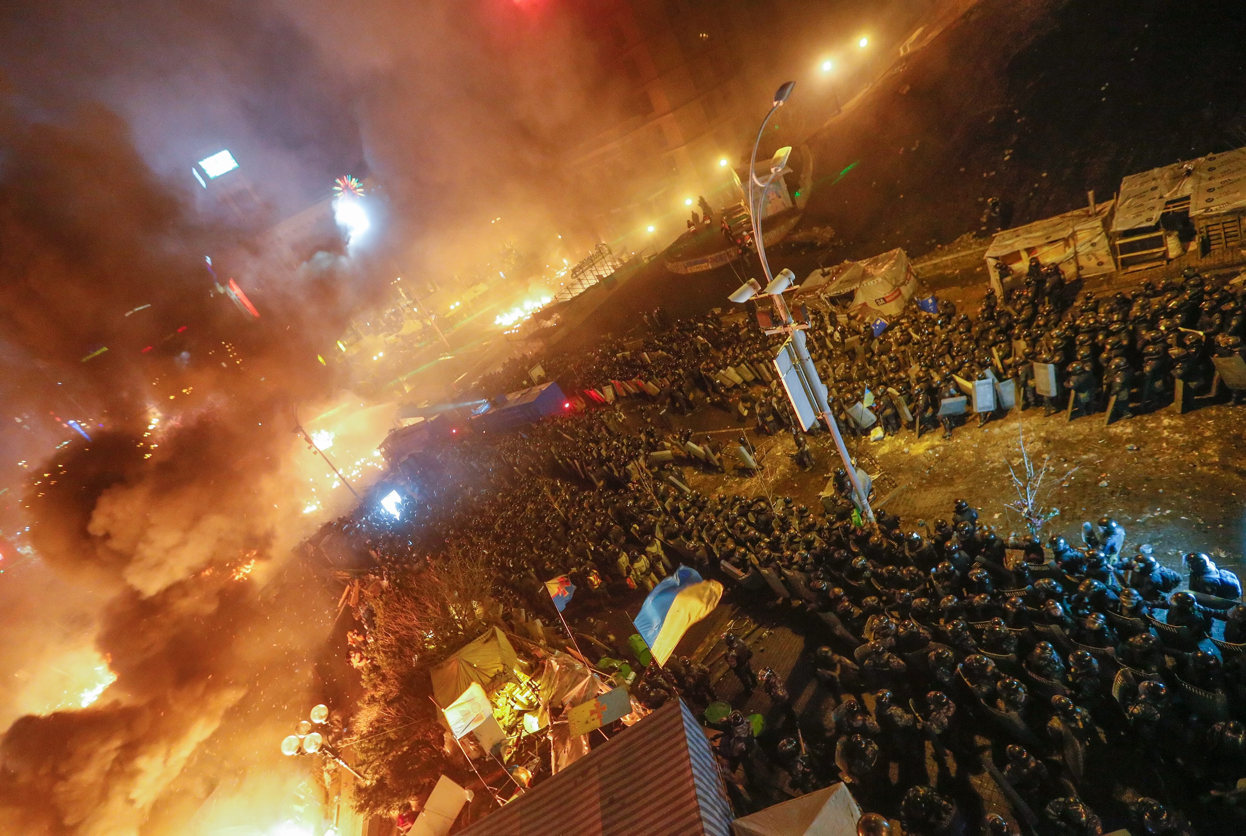 Что произошло на майдане в 2014. Майдан Украина 2013. 18 Февраля 2014 года Украина Майдан.