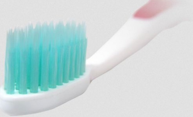 „Умна” четка ни съветва как да си мием зъбите