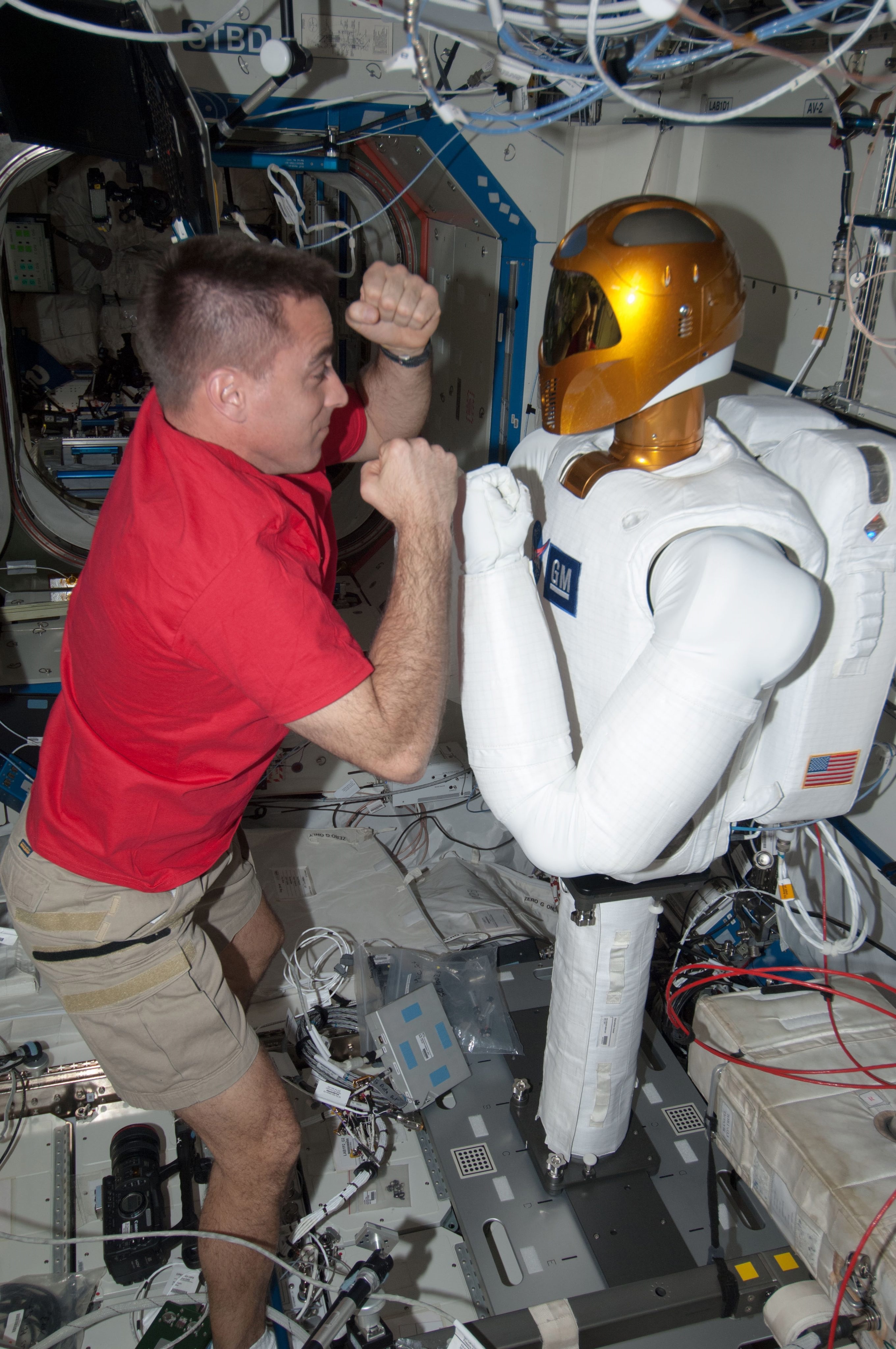 Robonaut 2 е на борда на МКС от 2011 г.