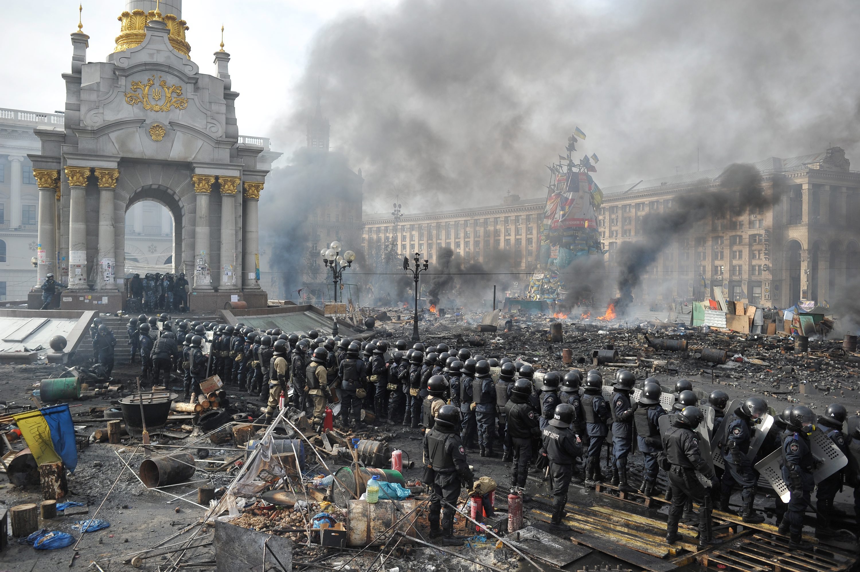 Над 100 загинаха, а близо 1000 бяха ранени при сблъсъците в Киев