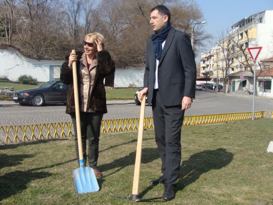 Ново кръгово кръстовище строят при Стария град