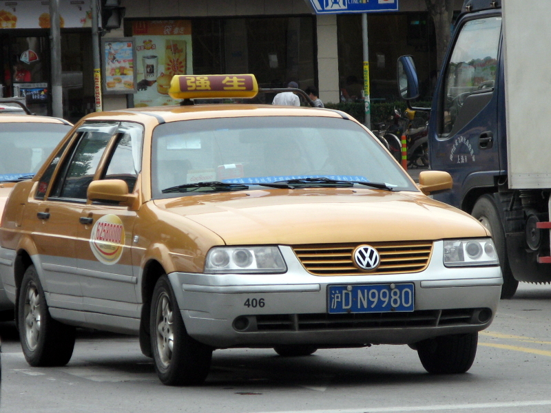 Шанхай ограничава приложенията за повикване на таксита