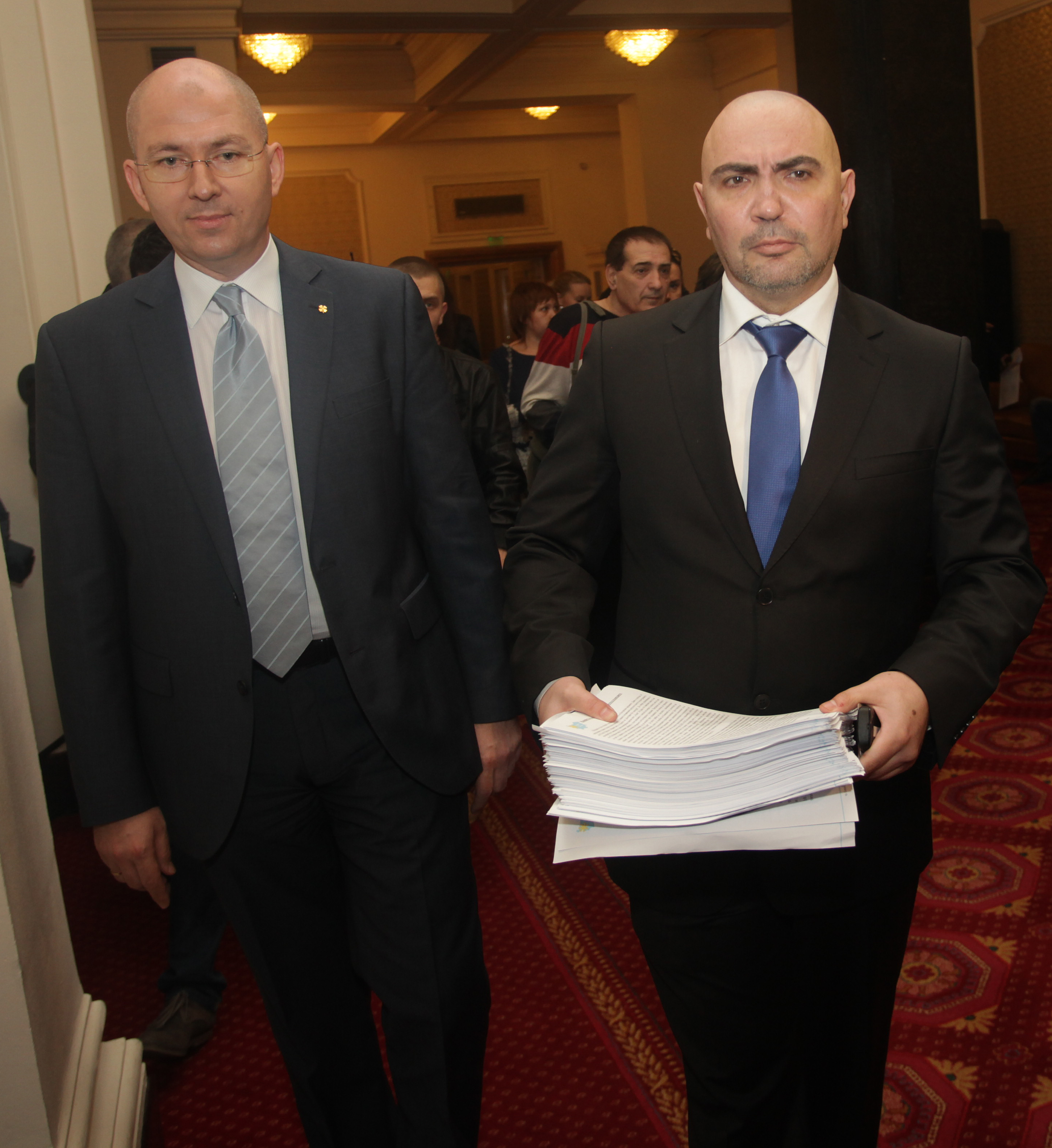Днес Росен Петров донесе и разпространи сред депутати и медии в Народното събрание манифест
