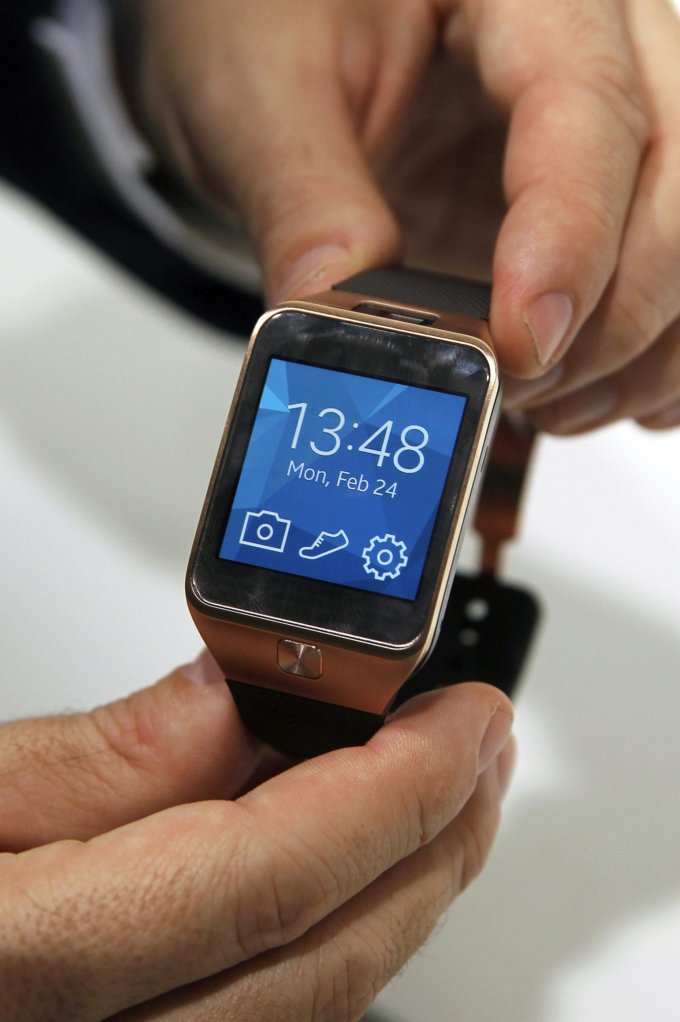 Умният часовник Samsung Gear 2