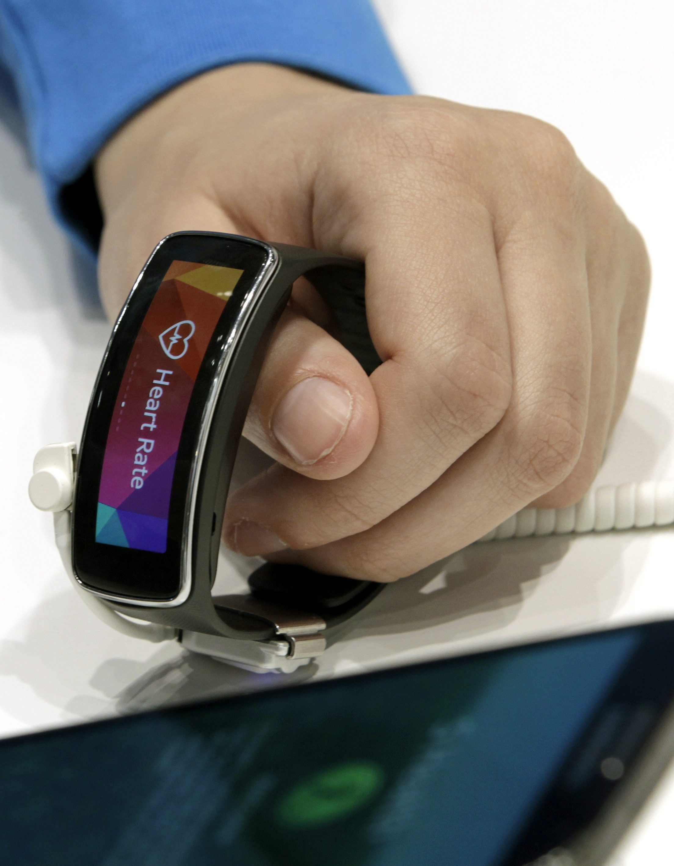 Часовникът на Microsoft ще прилича на Samsung Gear Fit