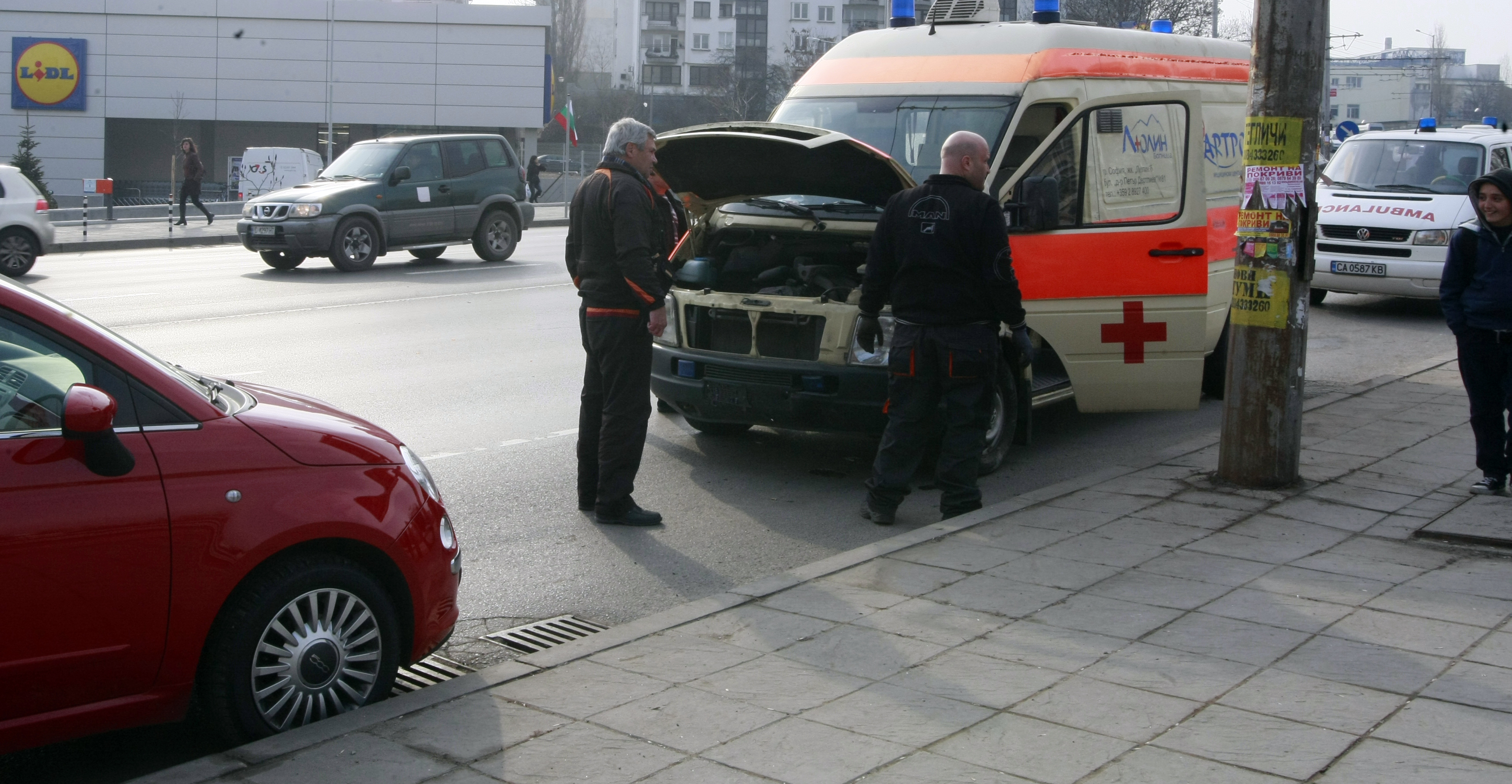При удара линейката се е обърнала срещу движението