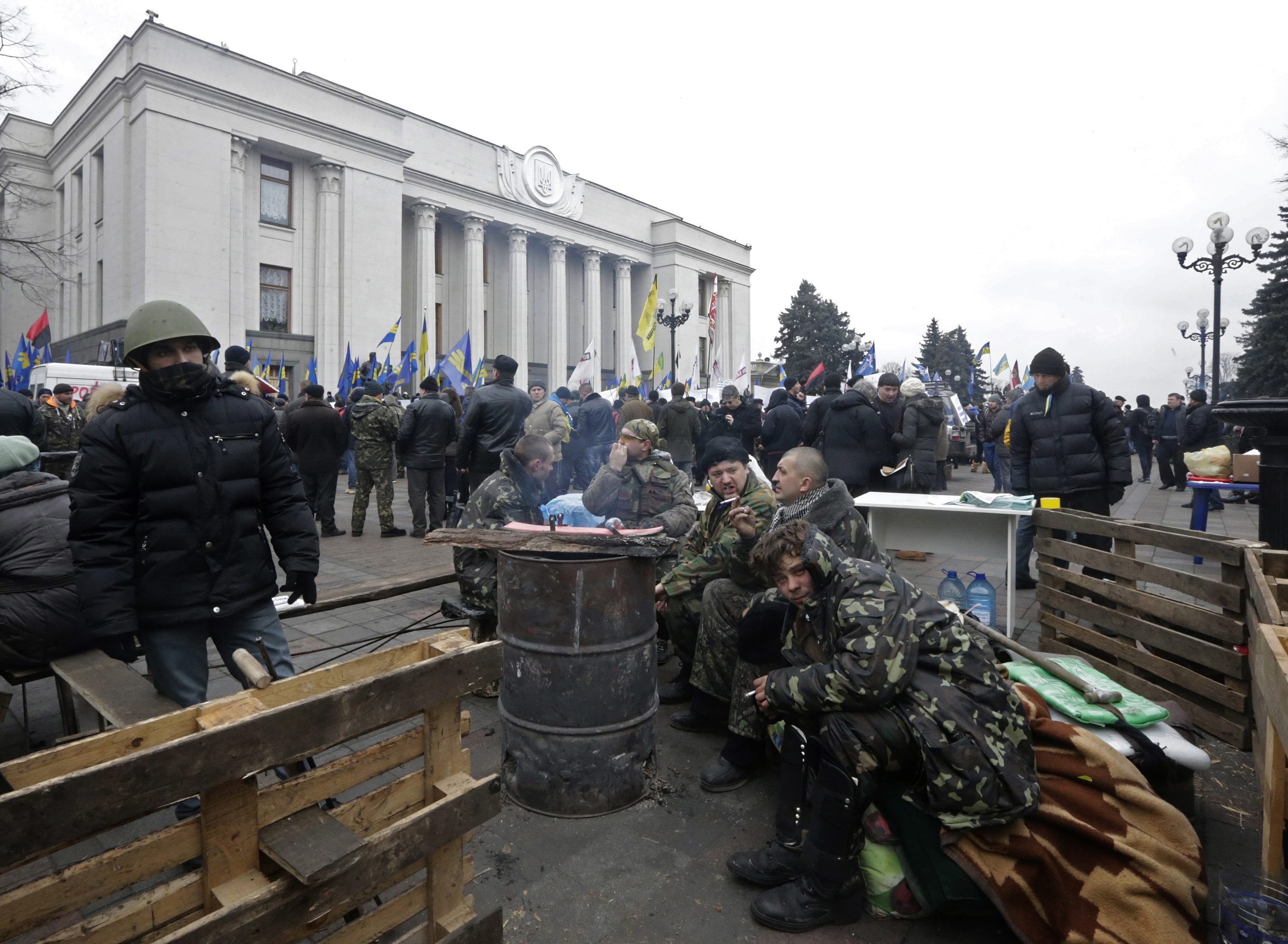 Протести пред парламента в Киев