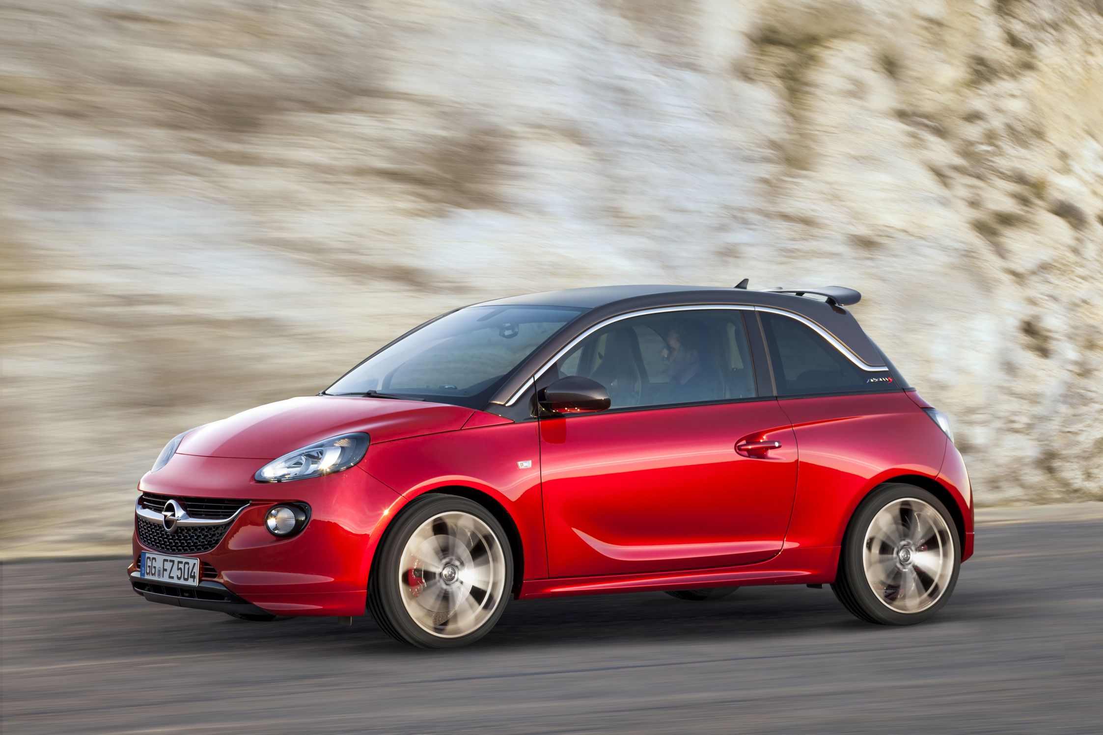 Opel показа гореща версия на мъника ADAM