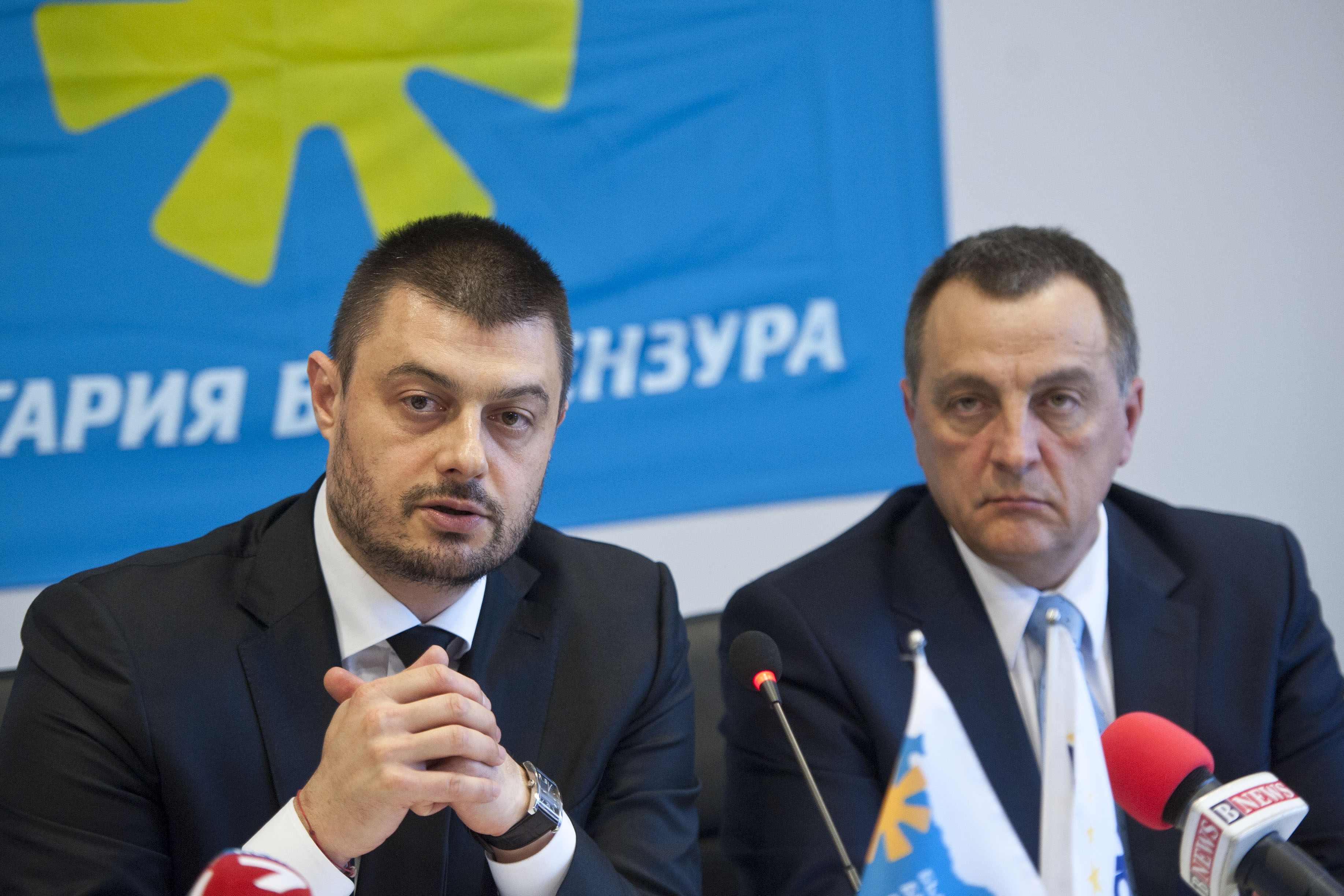 Давам шанс на Бойко Борисов да докаже, че не е зависим от БСП и ДПС, заяви Николай Бареков