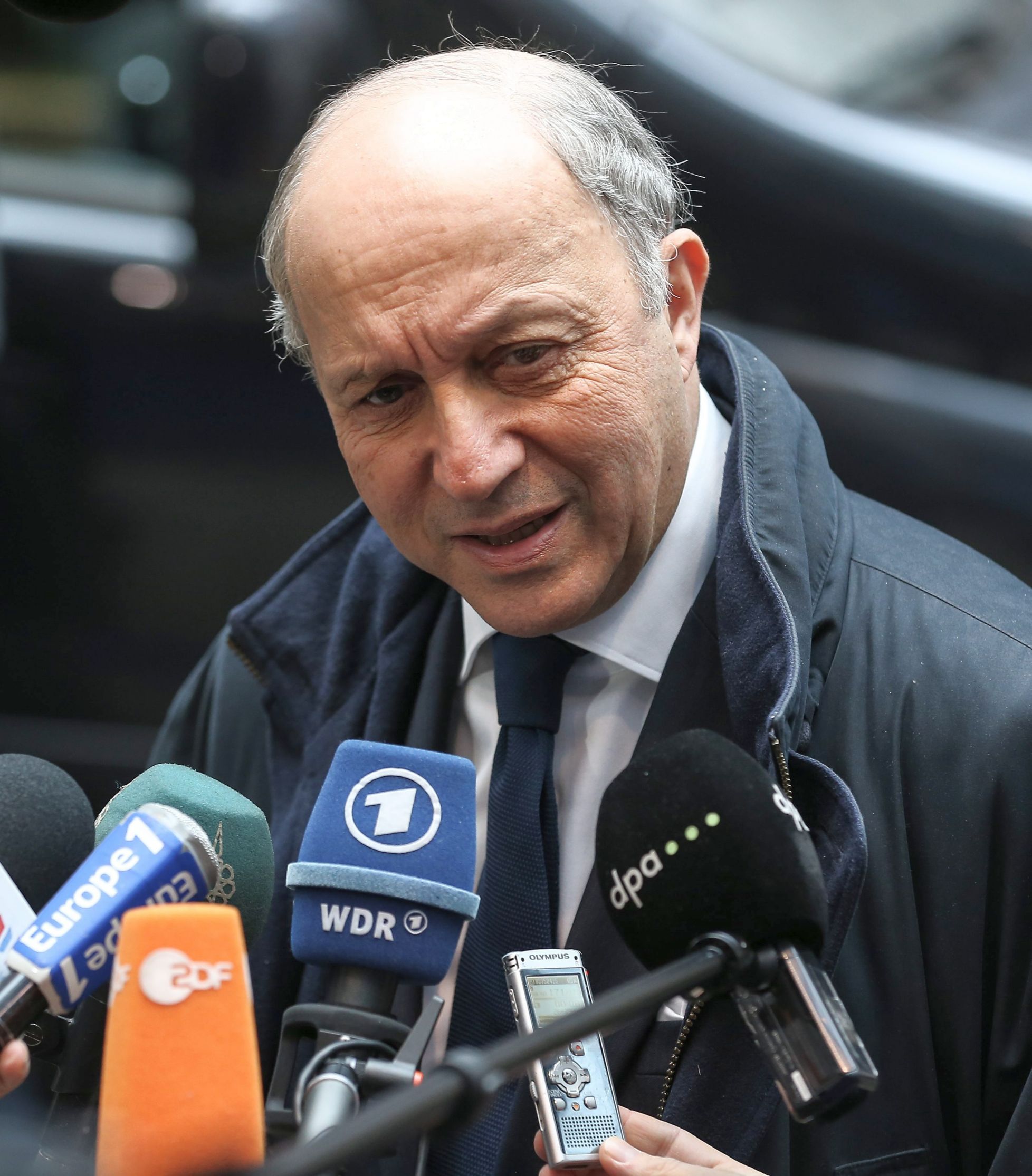 Лоран Фабиюс: Една терористична група няма да промени позицията на Франция