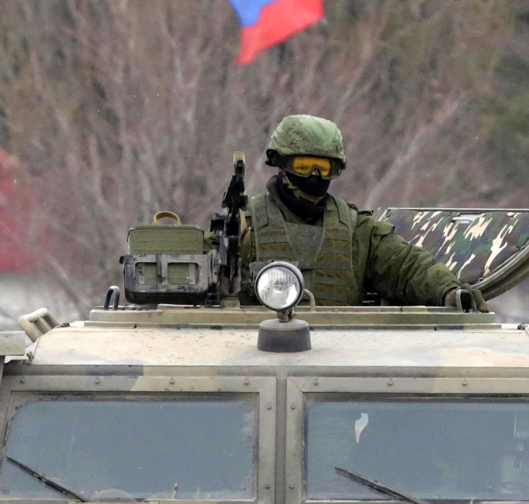 По данни на украинската Държавна гранична служба, в Крим се намират около 30 000 руски военнослужещи.