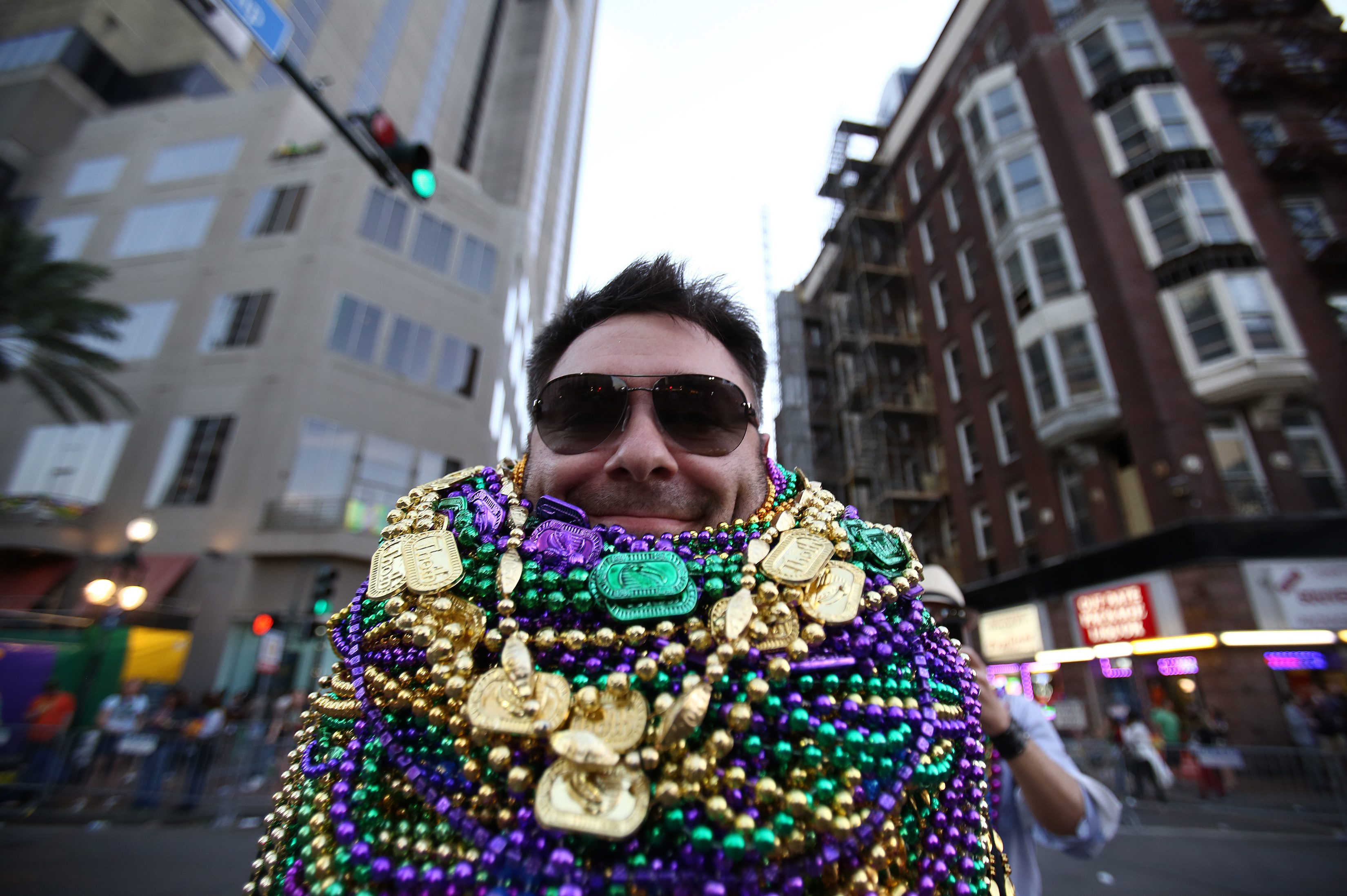 Хиляди на карнавала Марди Гра в Ню Орлиънс