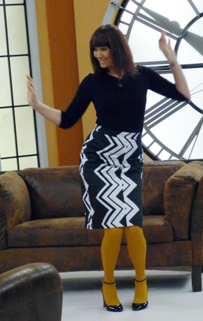 Мария Силвестър танцува и пее, провокирана от приятели