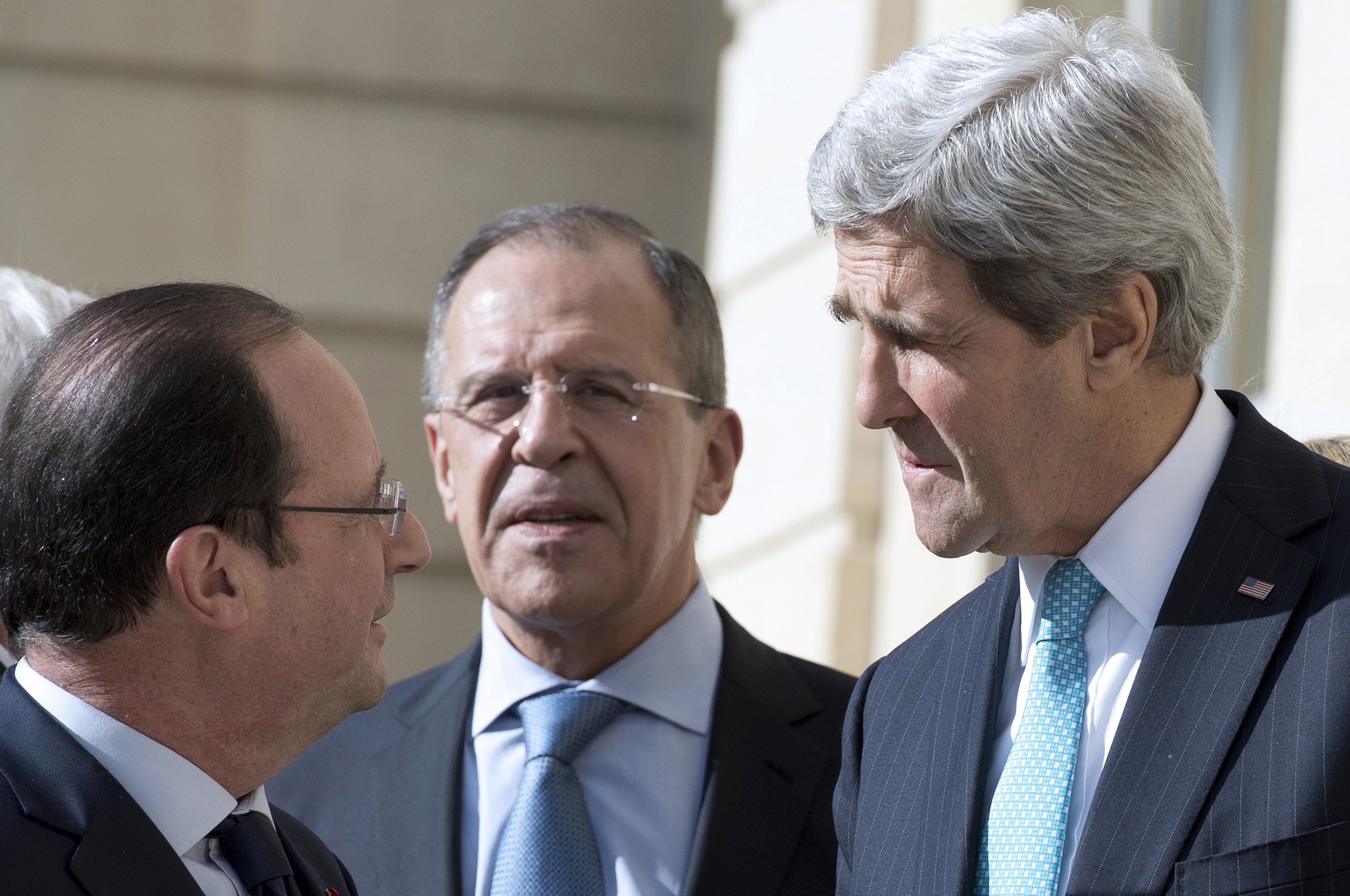 Джон Кери е заявил на Сергей Лавров, че в Сирия трябва да се извърши политическо предаване на властта