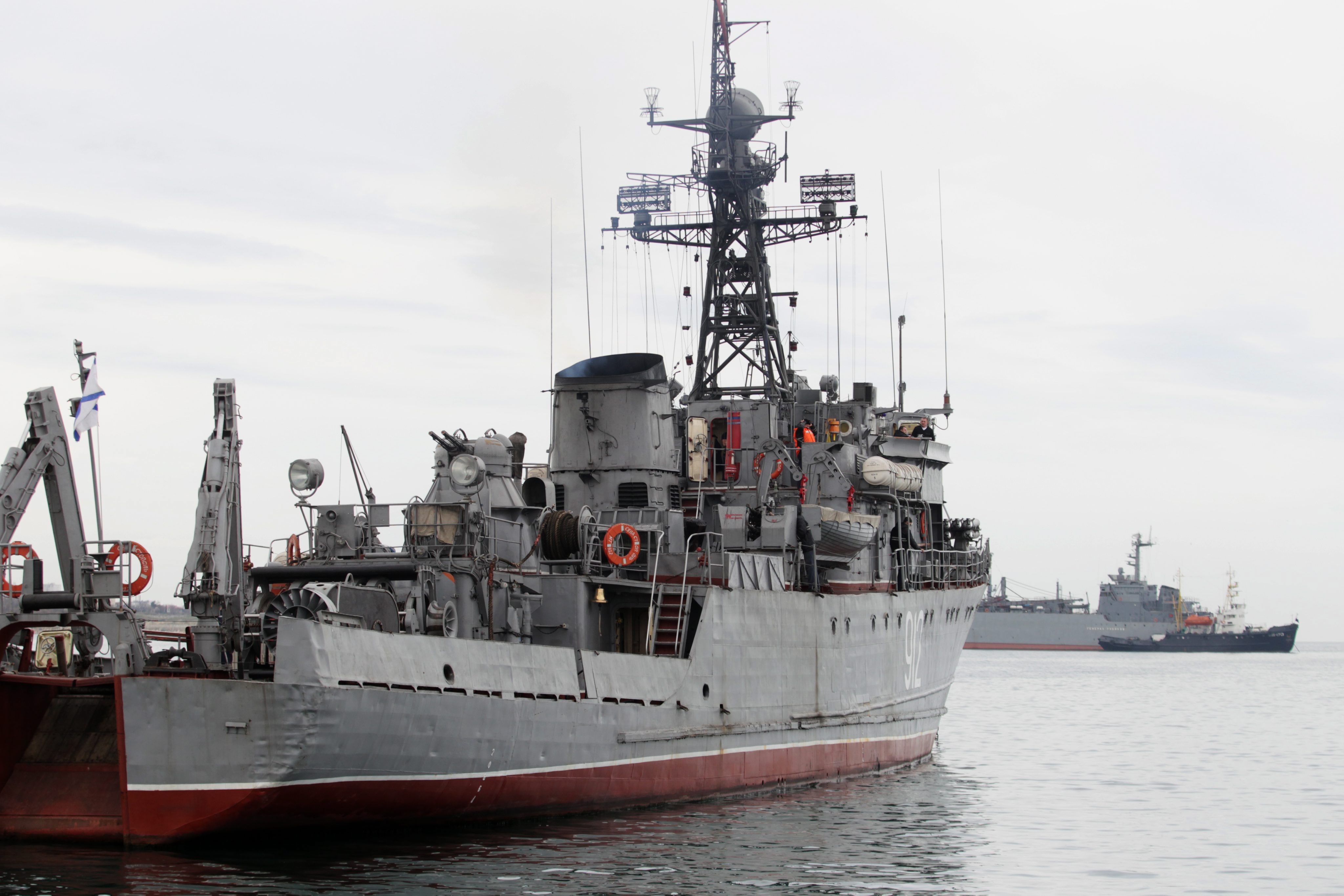 Руски военни кораби на пристанището в Севастопол