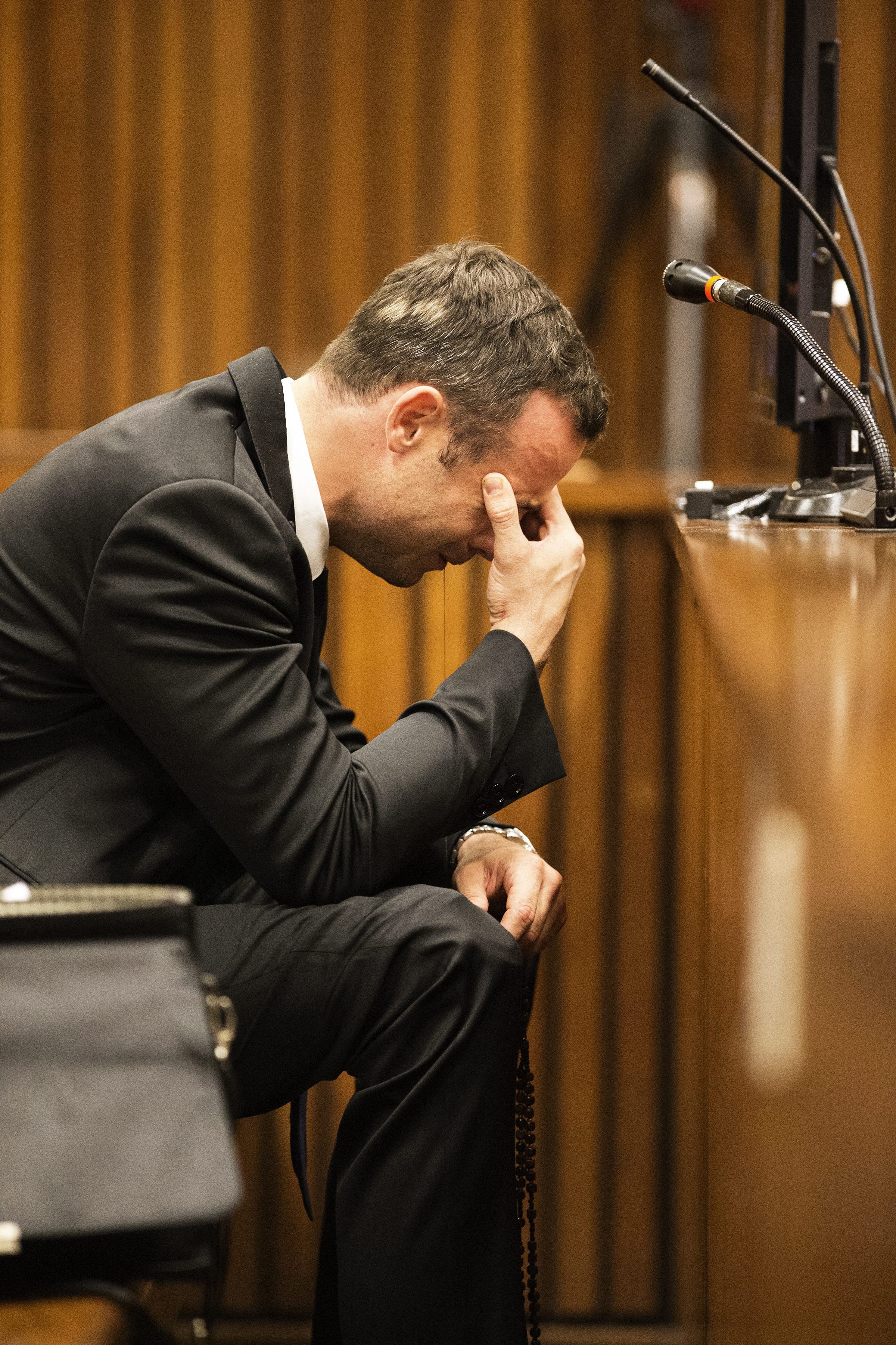 Оскар Писториус се разплака по време на съдебния процес