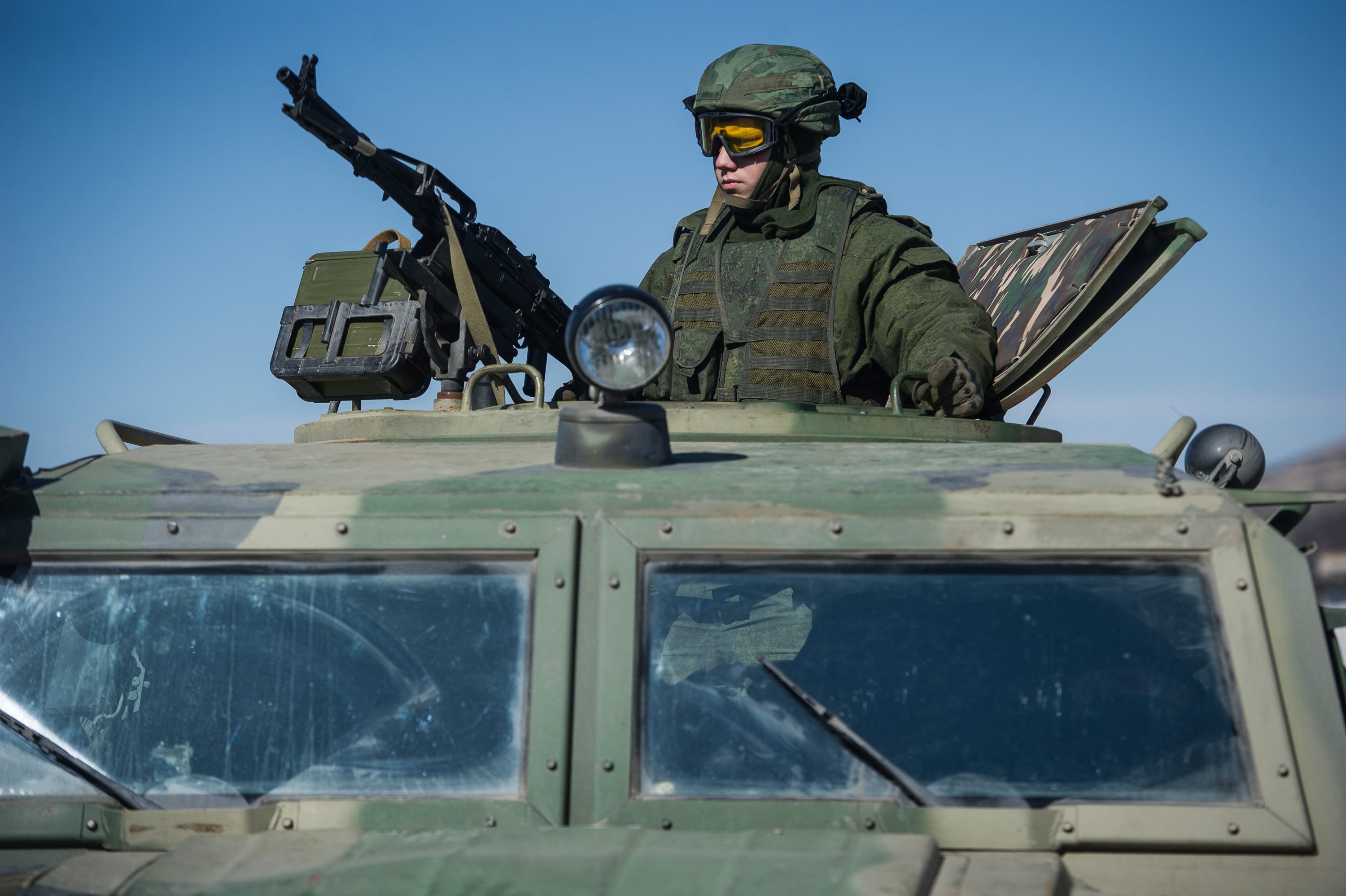 Руски военни блокират достъпа до полуострова и всички украински военни бази