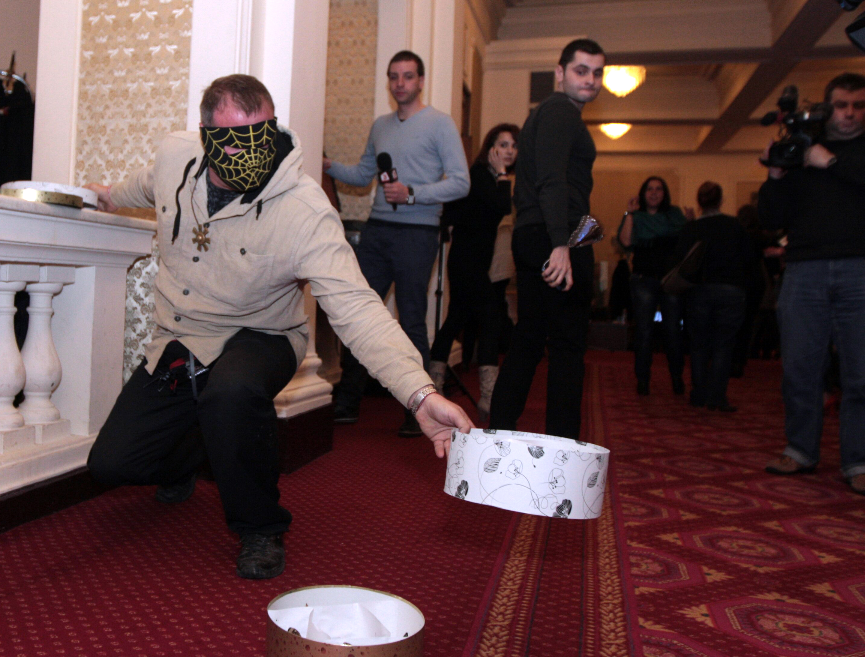 ”Къртицата” пуснала пеперудите в парламента