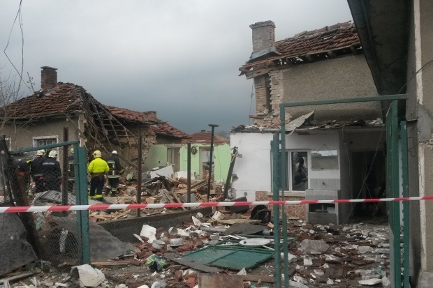 Къщата, в която загина 11-годишният Анатоли, бе напълно разрушена