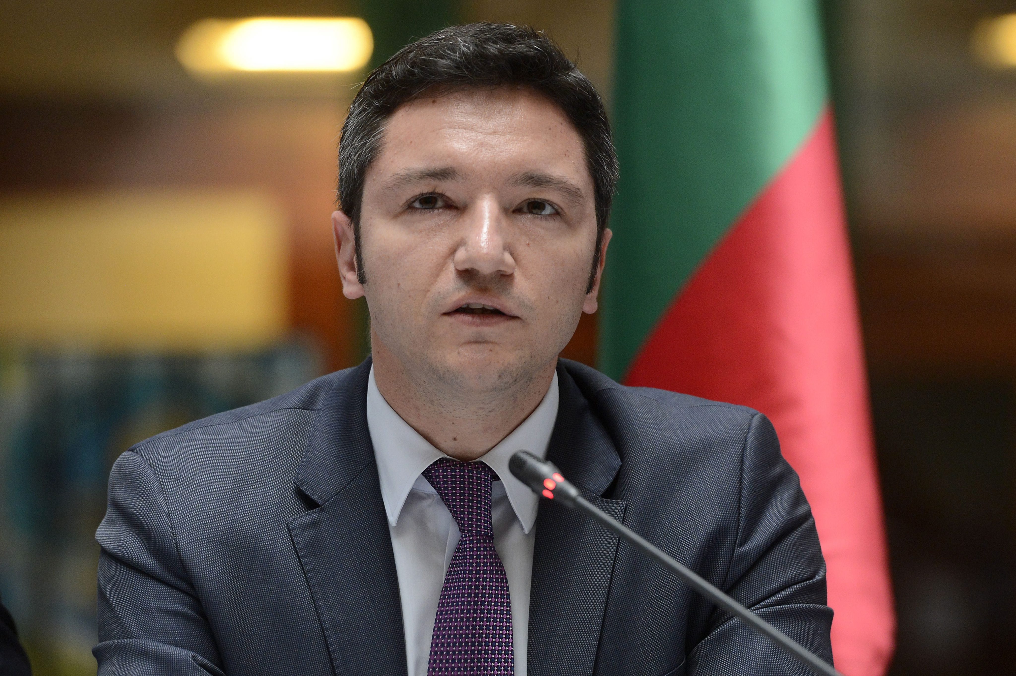 Вигенин: Няма пряка заплаха за България